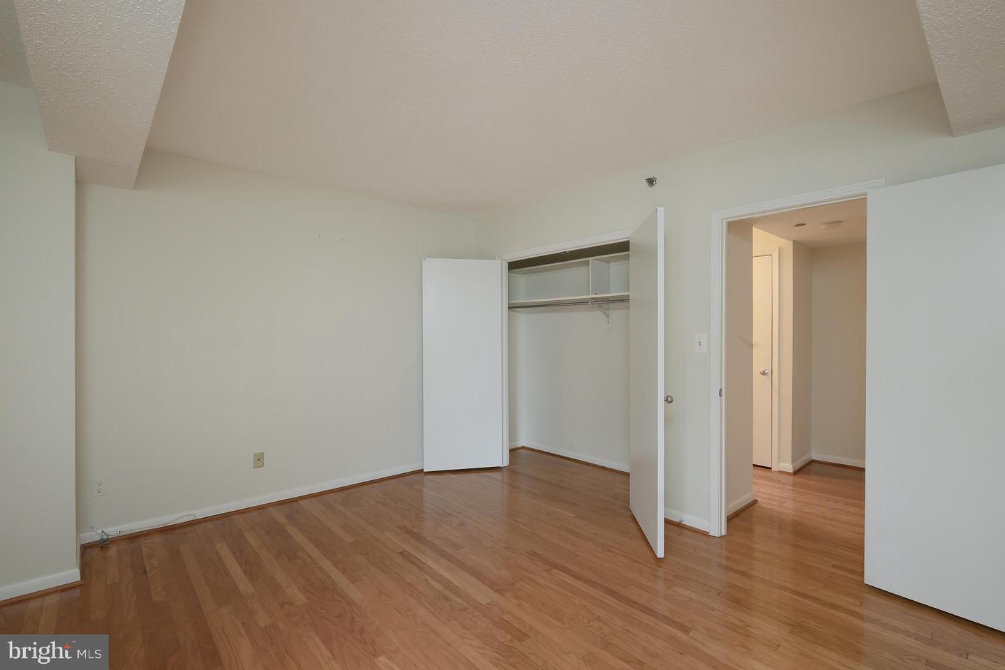 Arlington, Virginia, 22204, United States, 2 Bedrooms Bedrooms, ,2 BathroomsBathrooms,Residential,For Sale,1996960