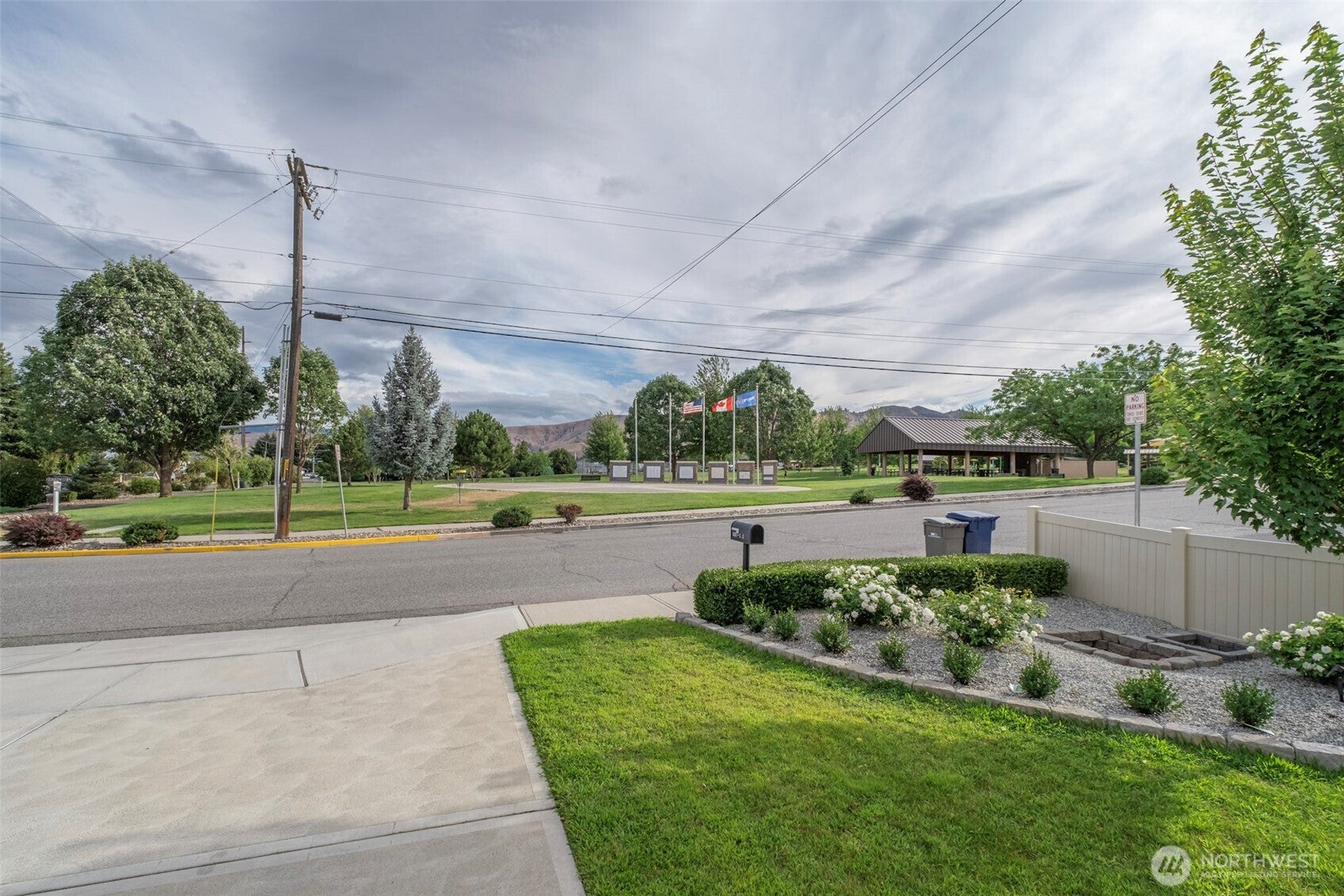 Wenatchee, Washington, 98801, United States, 3 Bedrooms Bedrooms, ,3 BathroomsBathrooms,Residential,For Sale,1911127