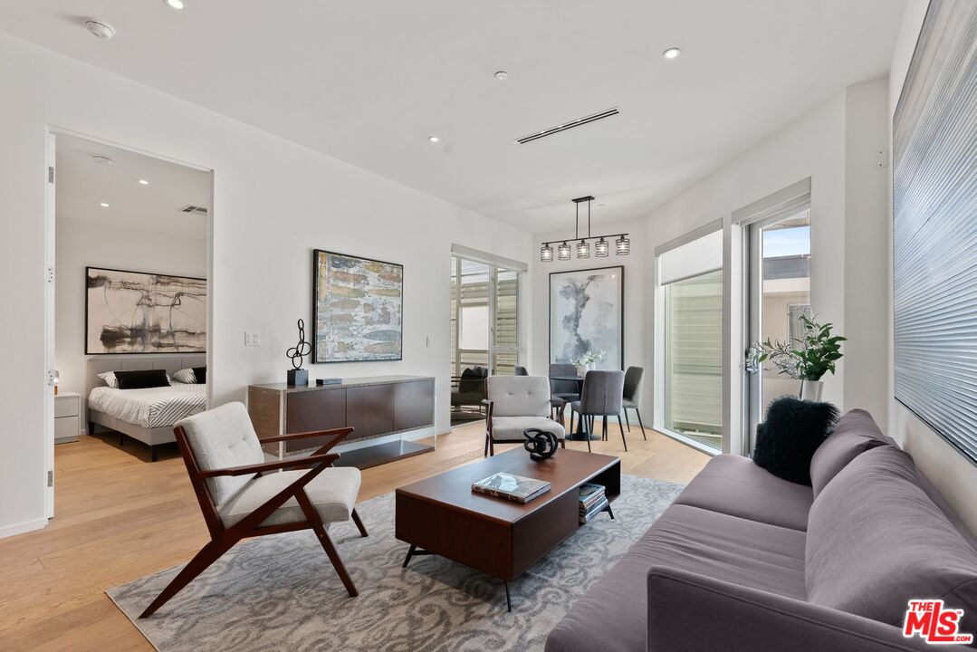 West Hollywood, California, 90069, United States, 2 Bedrooms Bedrooms, ,1 BathroomBathrooms,Residential,For Sale,1938792