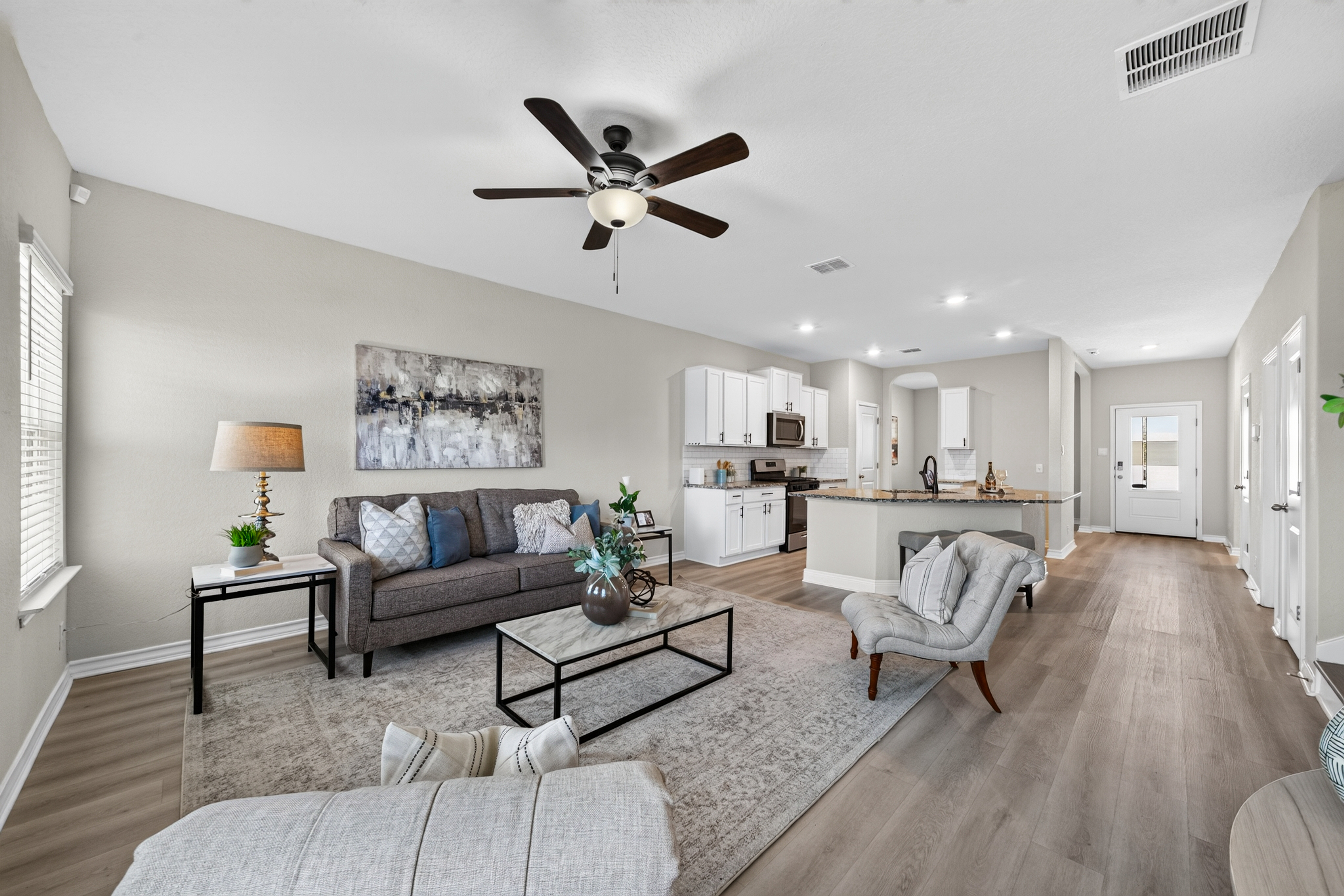  5-Bedroom Move-In Ready - 物件實景