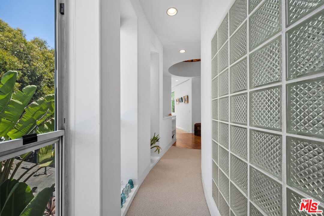 Venice, California, 90291, United States, 4 Bedrooms Bedrooms, ,4 BathroomsBathrooms,Residential,For Sale,1926607