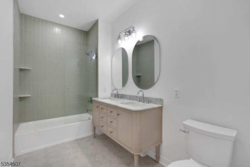 Chatham Boro, New Jersey, 07928, United States, 5 Bedrooms Bedrooms, ,5 BathroomsBathrooms,Residential,For Sale,1805398