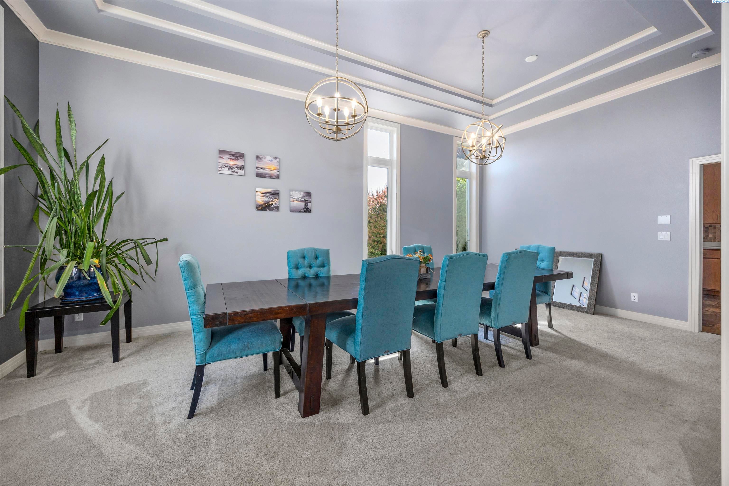 Kennewick, Washington, 99337, United States, 6 Bedrooms Bedrooms, ,4 BathroomsBathrooms,Residential,For Sale,1979182