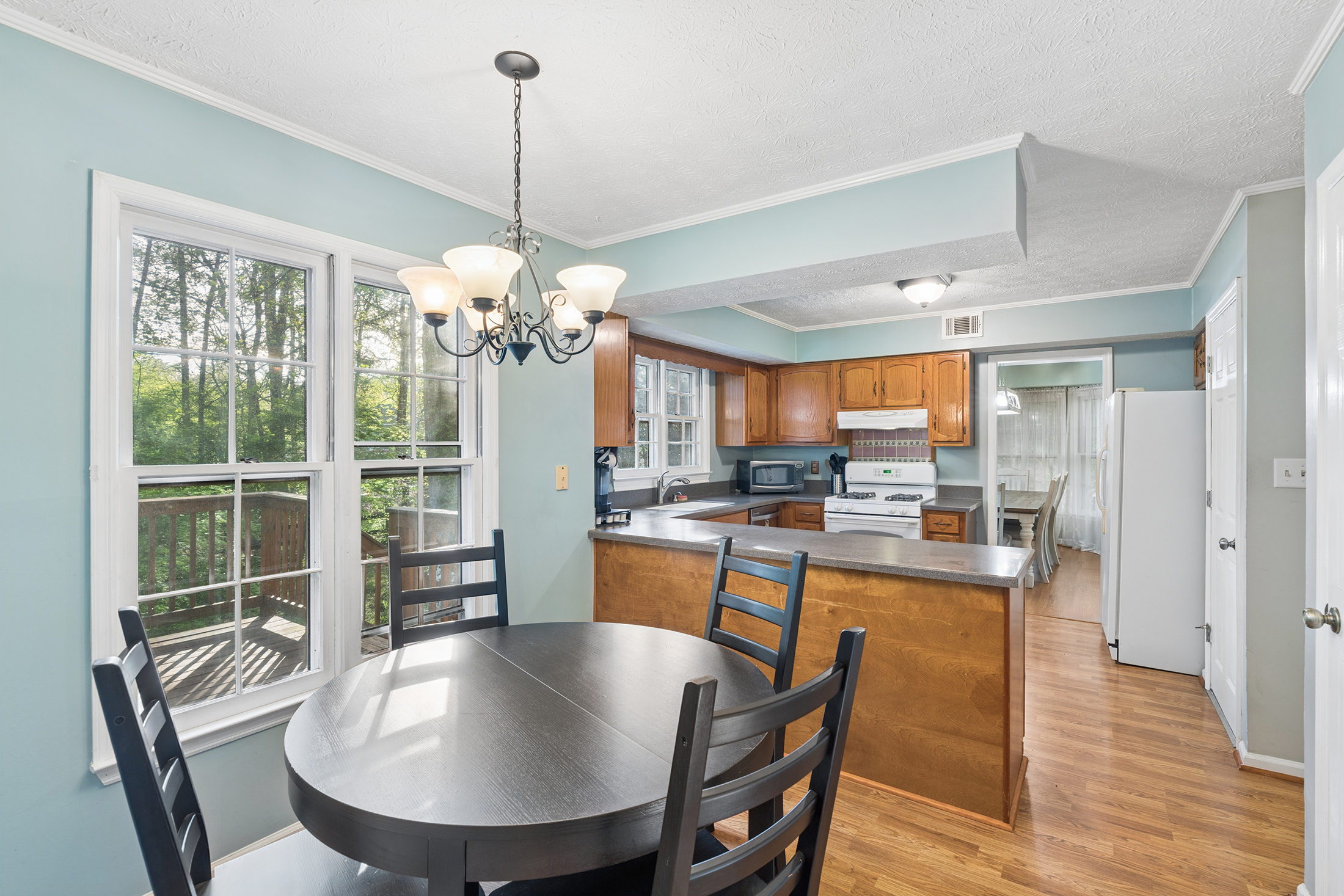  Tree-Lined Traditional in Sought-After Brookwood School District - 物件實景