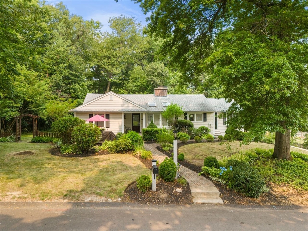 Chelmsford, Massachusetts, 01824, United States, 3 Bedrooms Bedrooms, ,2 BathroomsBathrooms,Residential,For Sale,1927111