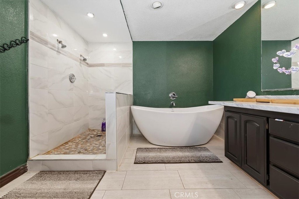 Hesperia, California, 92344, United States, 4 Bedrooms Bedrooms, ,2 BathroomsBathrooms,Residential,For Sale,1992060