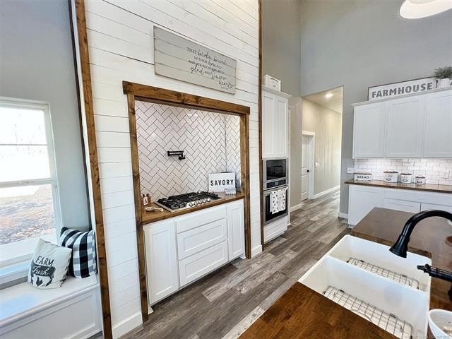 Tahlequah, Oklahoma, 74464, United States, 6 Bedrooms Bedrooms, ,4 BathroomsBathrooms,Residential,For Sale,1982576