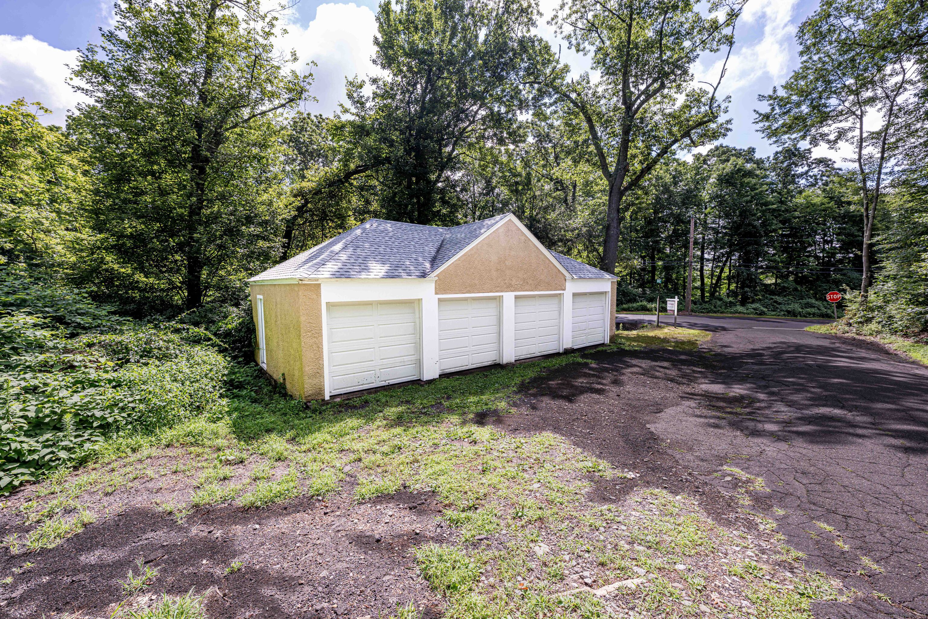 Bethany, Connecticut, 06524, United States, 4 Bedrooms Bedrooms, ,4 BathroomsBathrooms,Residential,For Sale,1911877