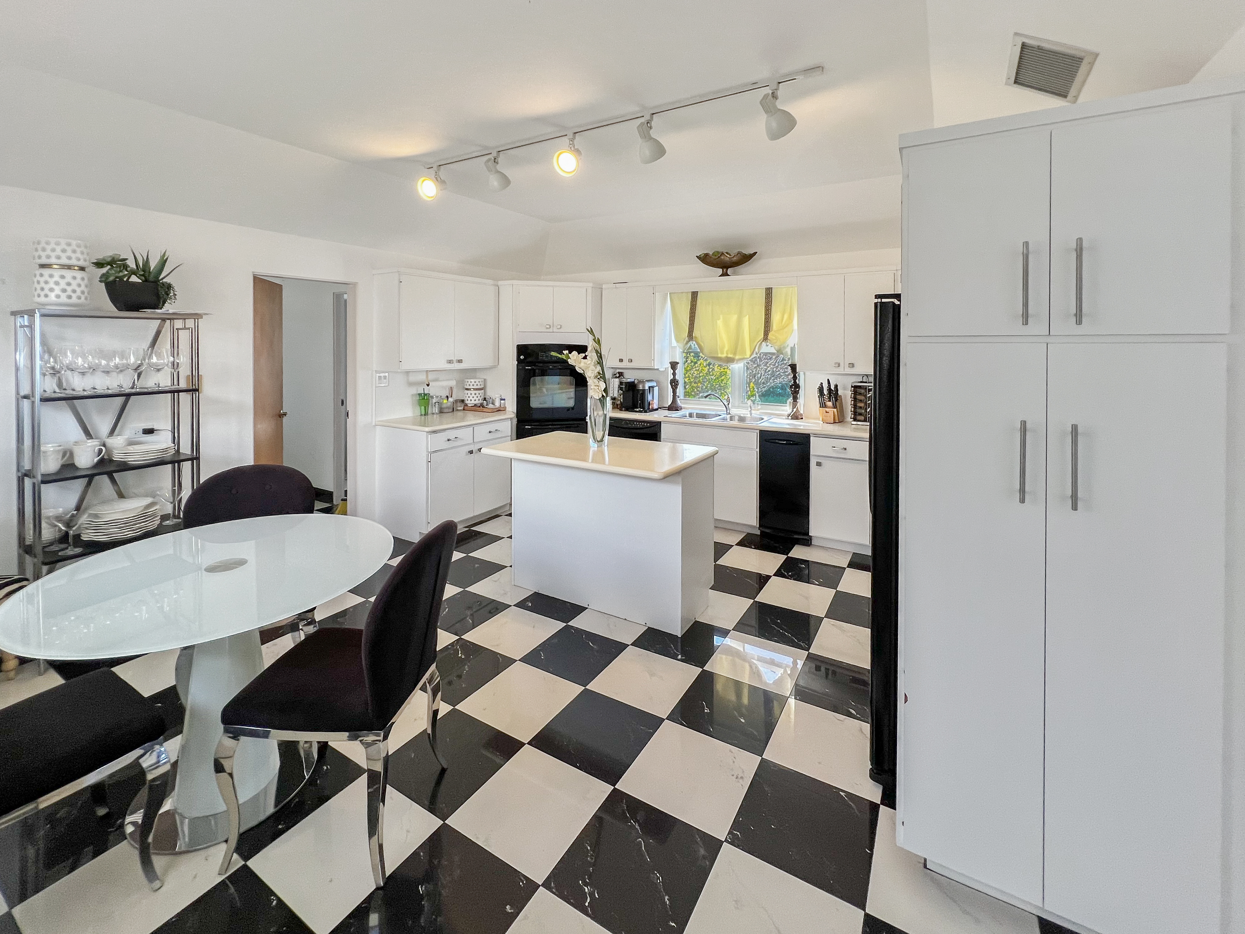 Smith's, BM, 3 Bedrooms Bedrooms, ,4 BathroomsBathrooms,Residential,For Sale,1998432