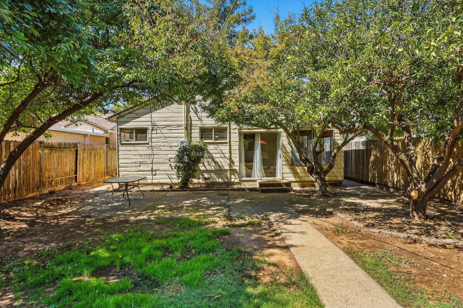 Sacramento, California, 95820, United States, 3 Bedrooms Bedrooms, ,2 BathroomsBathrooms,Residential,For Sale,1940182