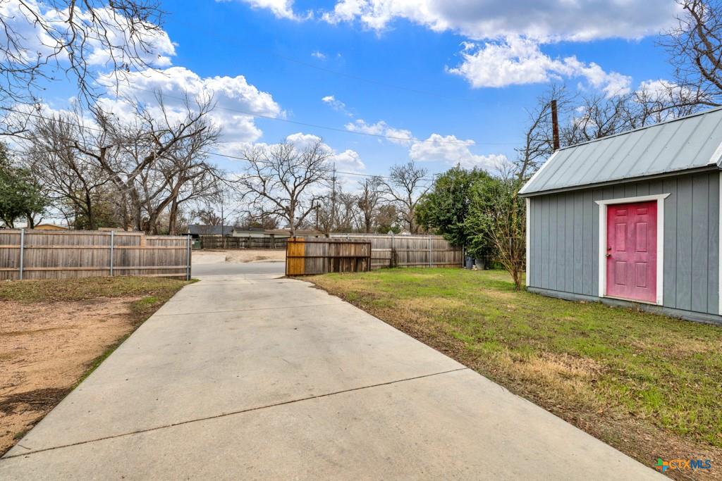 San Marcos, Texas, 78666, United States, 5 Bedrooms Bedrooms, ,1 BathroomBathrooms,Residential,For Sale,1944829