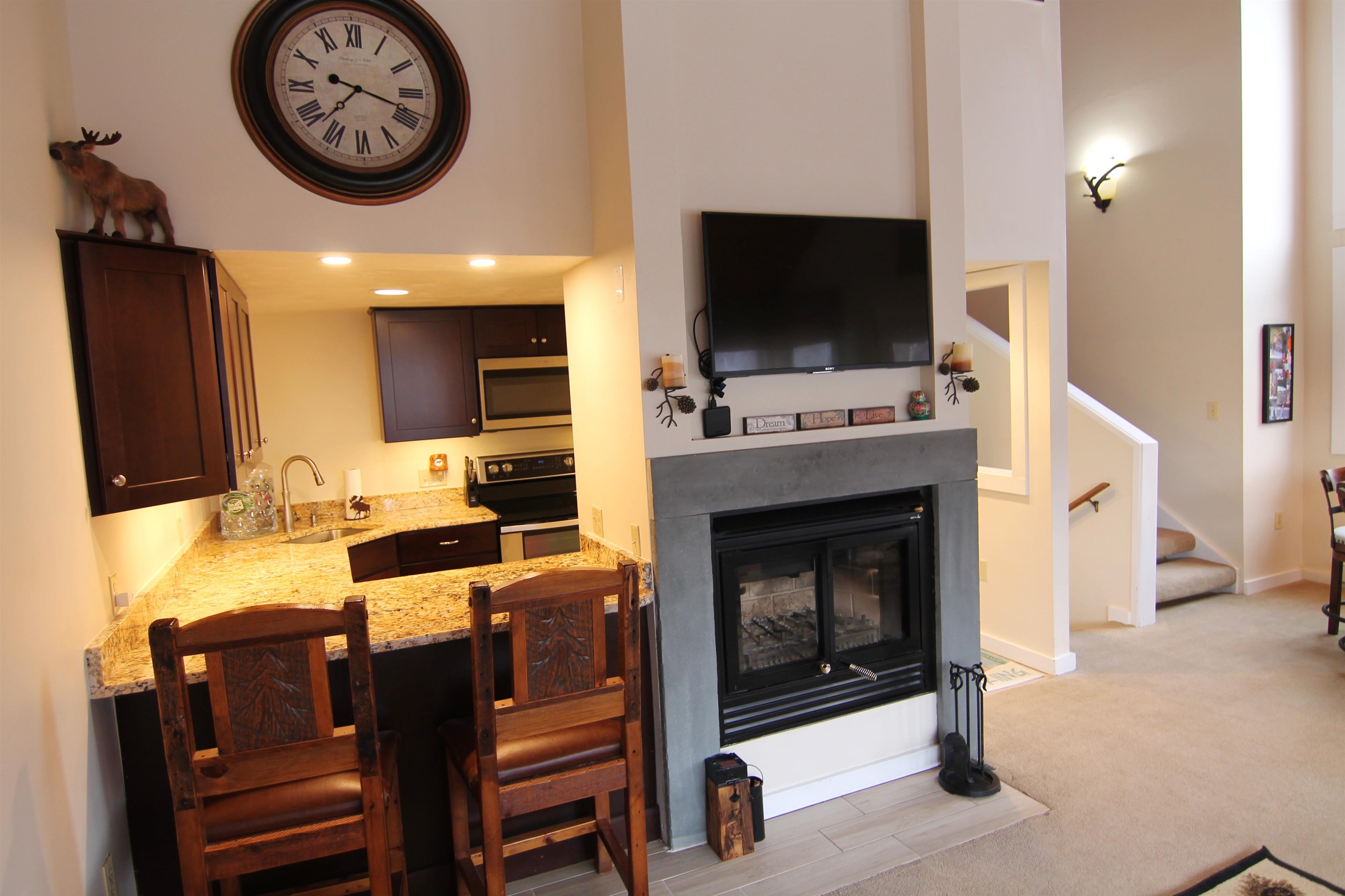 Lincoln, New Hampshire, 03251, United States, 3 Bedrooms Bedrooms, ,2 BathroomsBathrooms,Residential,For Sale,1732060