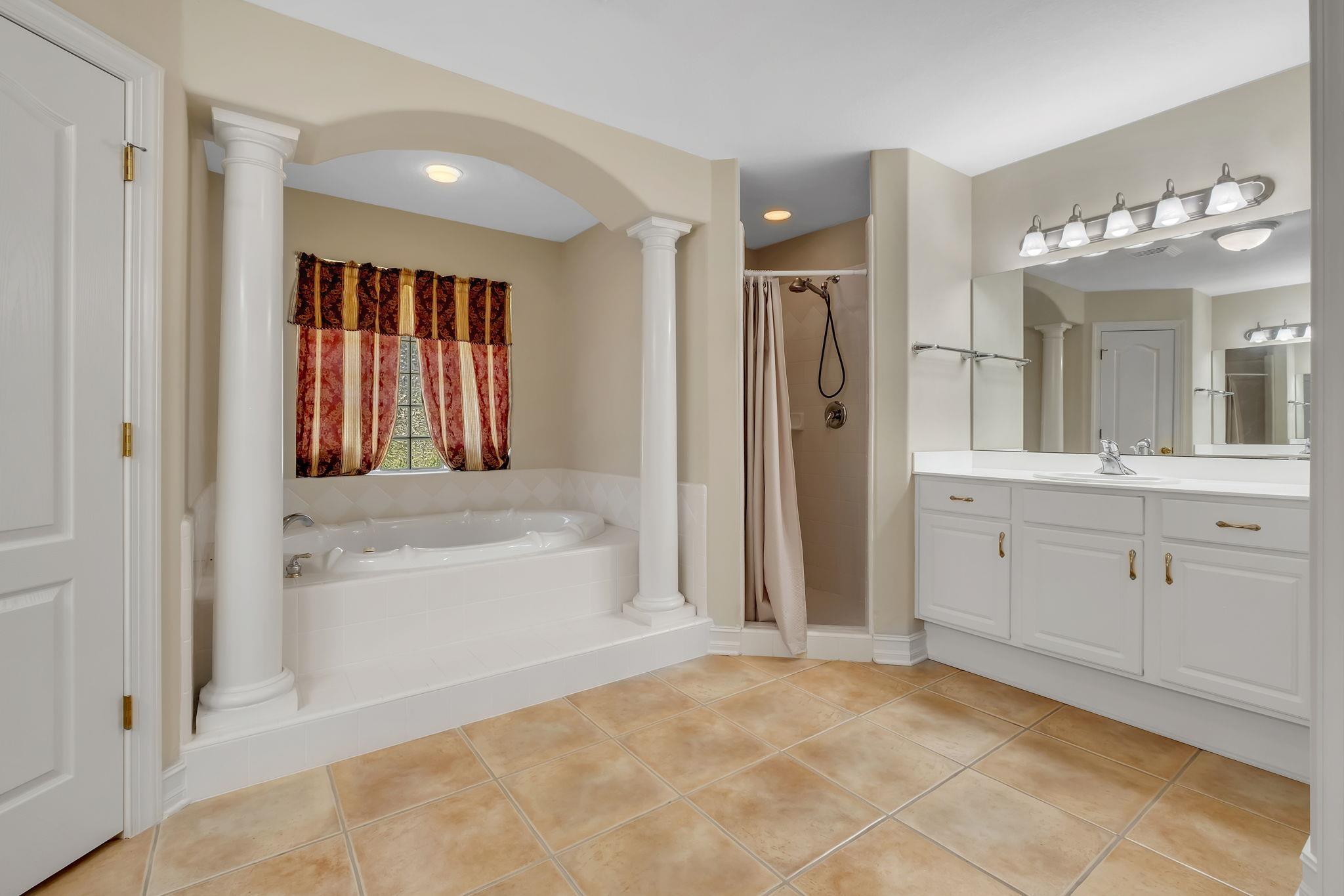 Tallahassee, Florida, 32312, United States, 4 Bedrooms Bedrooms, ,3 BathroomsBathrooms,Residential,For Sale,1966358