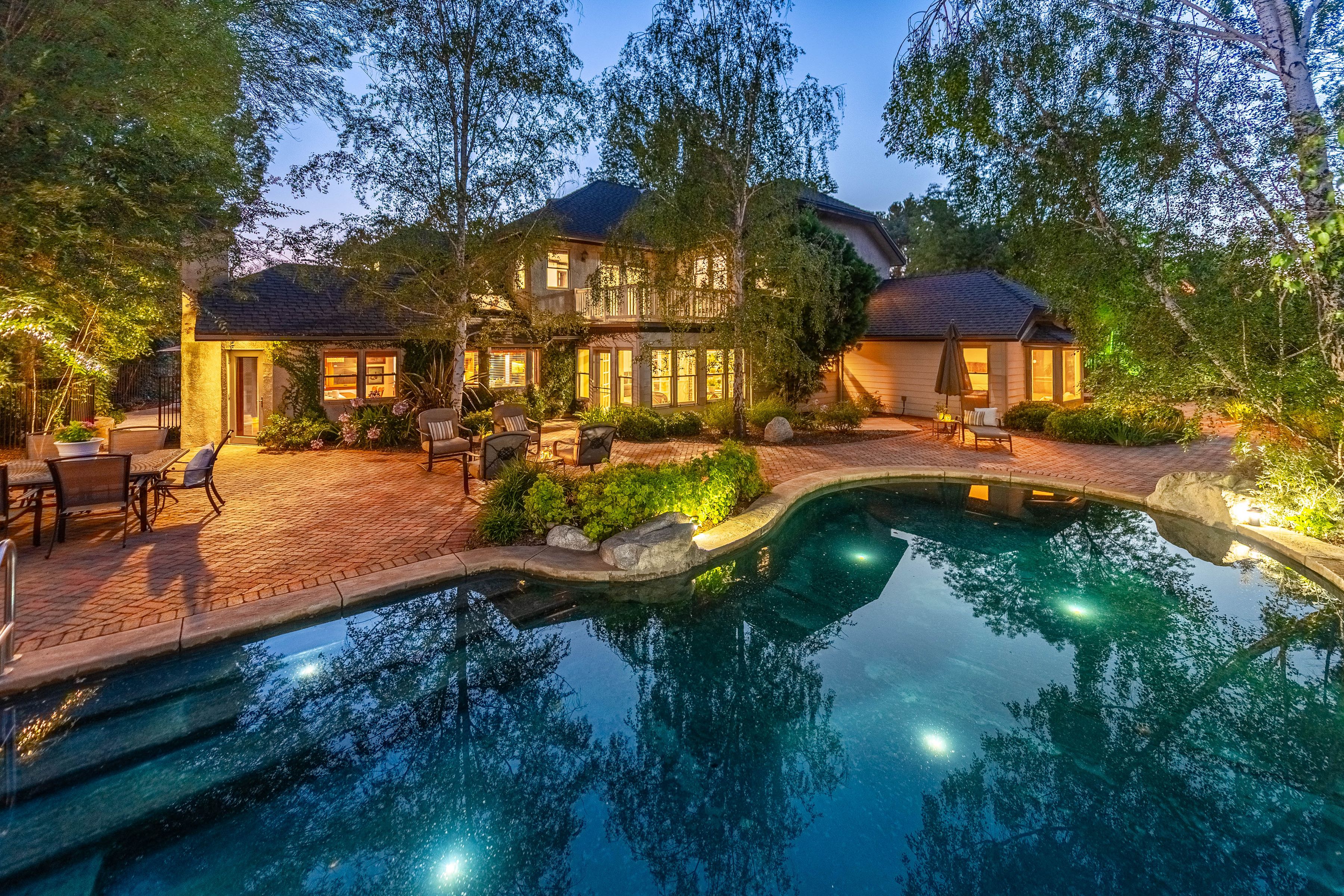  Gated Estate on Nearly 2 Acres - 物件實景
