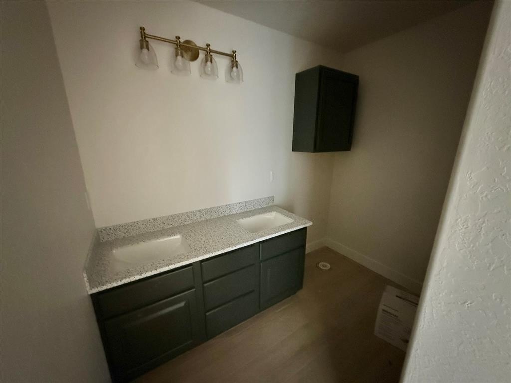 Altus, Oklahoma, 73521, United States, 4 Bedrooms Bedrooms, ,3 BathroomsBathrooms,Residential,For Sale,1980634