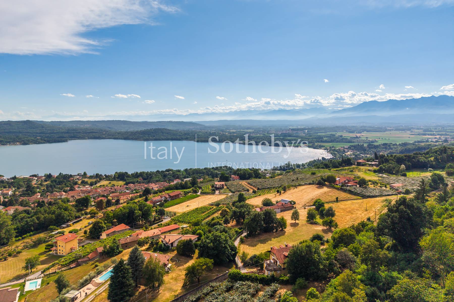  Historic villa with garden and views over Lake Viverone - 物件實景