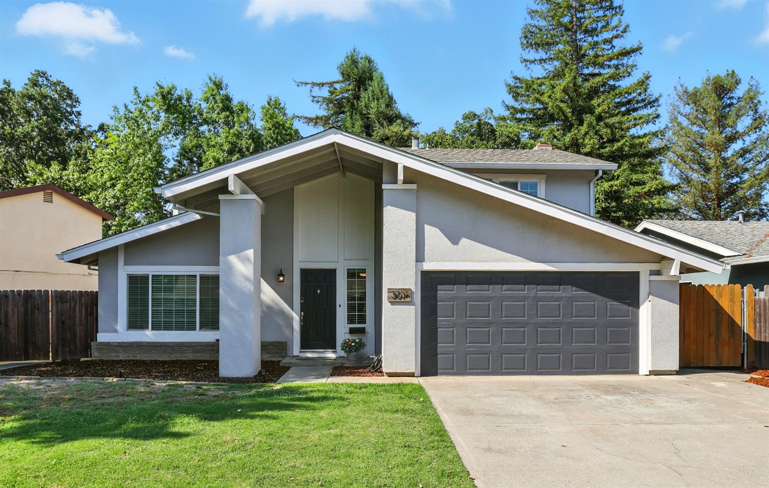 Sacramento, California, 95826, United States, 4 Bedrooms Bedrooms, ,3 BathroomsBathrooms,Residential,For Sale,1939461