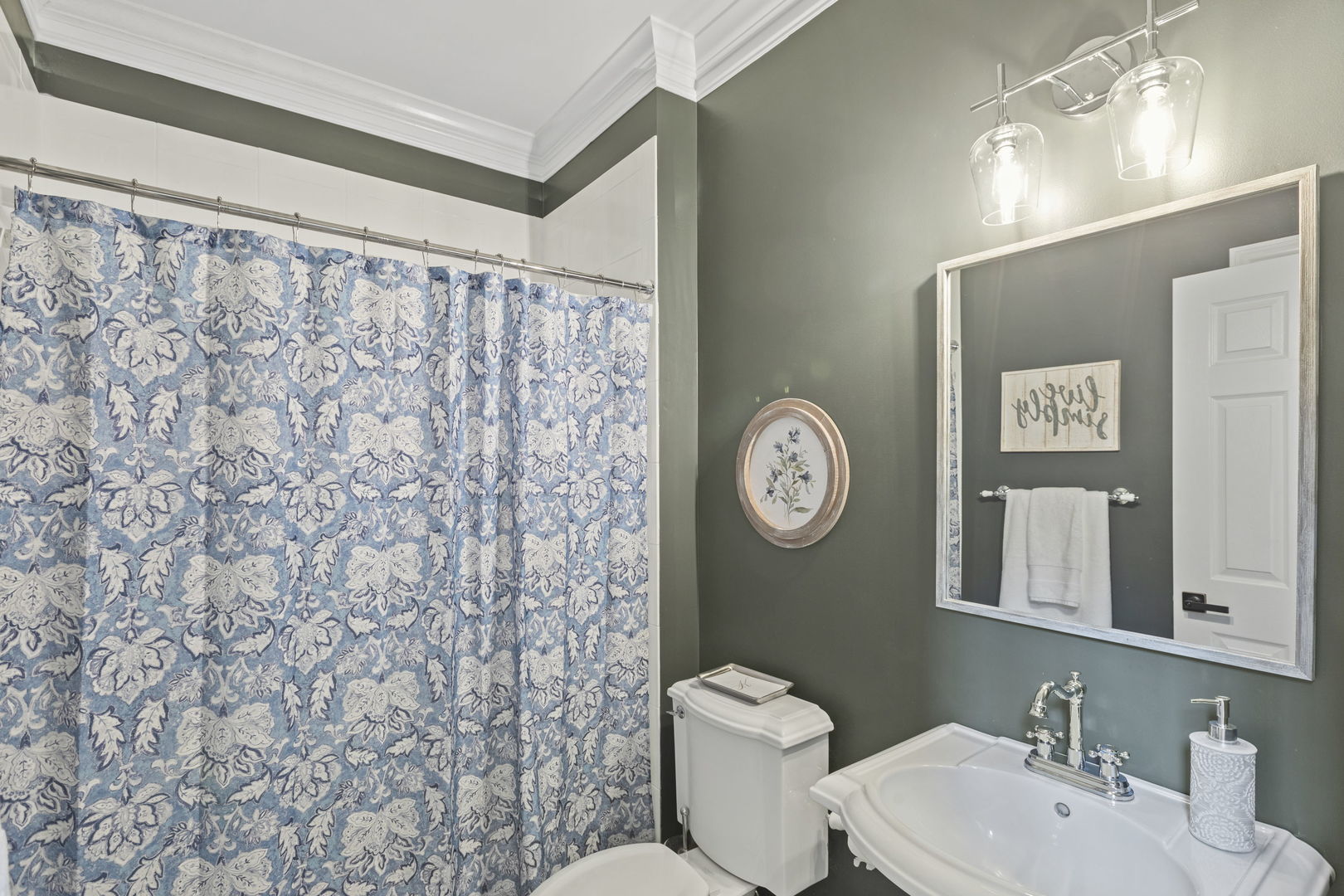 Prospect Heights, Illinois, 60070, United States, 4 Bedrooms Bedrooms, ,4 BathroomsBathrooms,Residential,For Sale,1940157