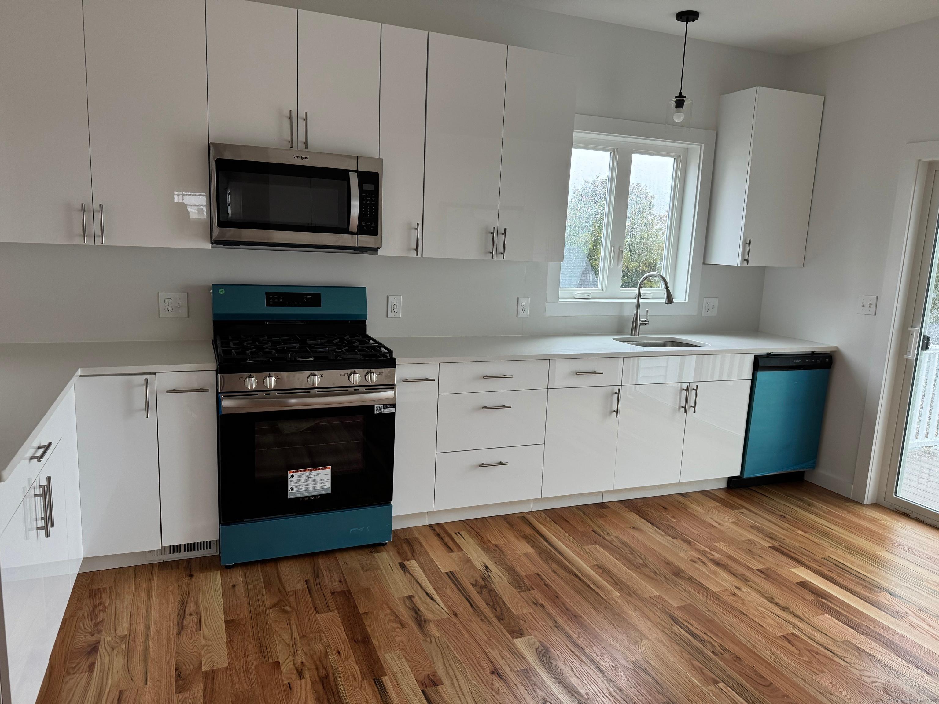 Bridgeport, Connecticut, 06606, United States, 4 Bedrooms Bedrooms, ,3 BathroomsBathrooms,Residential,For Sale,1978261