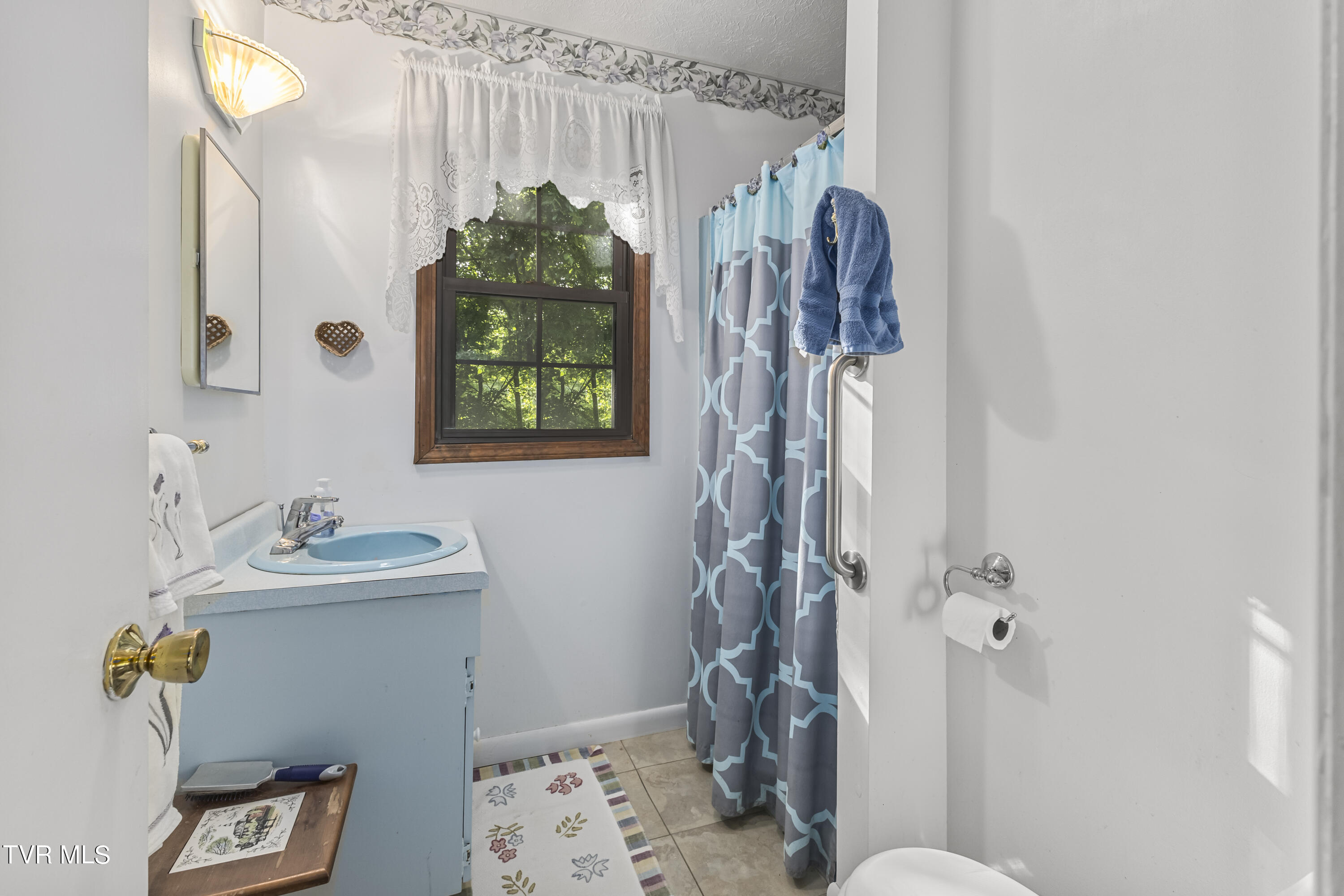 Jonesborough, Tennessee, 37659, United States, 3 Bedrooms Bedrooms, ,3 BathroomsBathrooms,Residential,For Sale,1888653