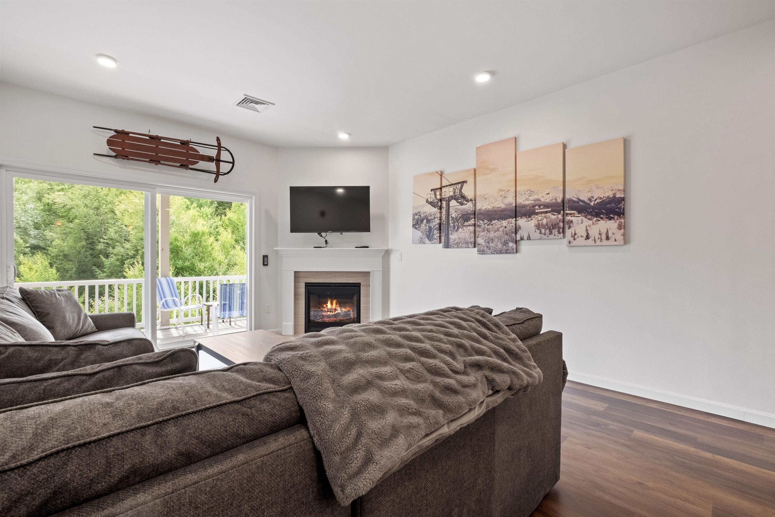 Lincoln, New Hampshire, 03251, United States, 3 Bedrooms Bedrooms, ,2 BathroomsBathrooms,Residential,For Sale,1900633