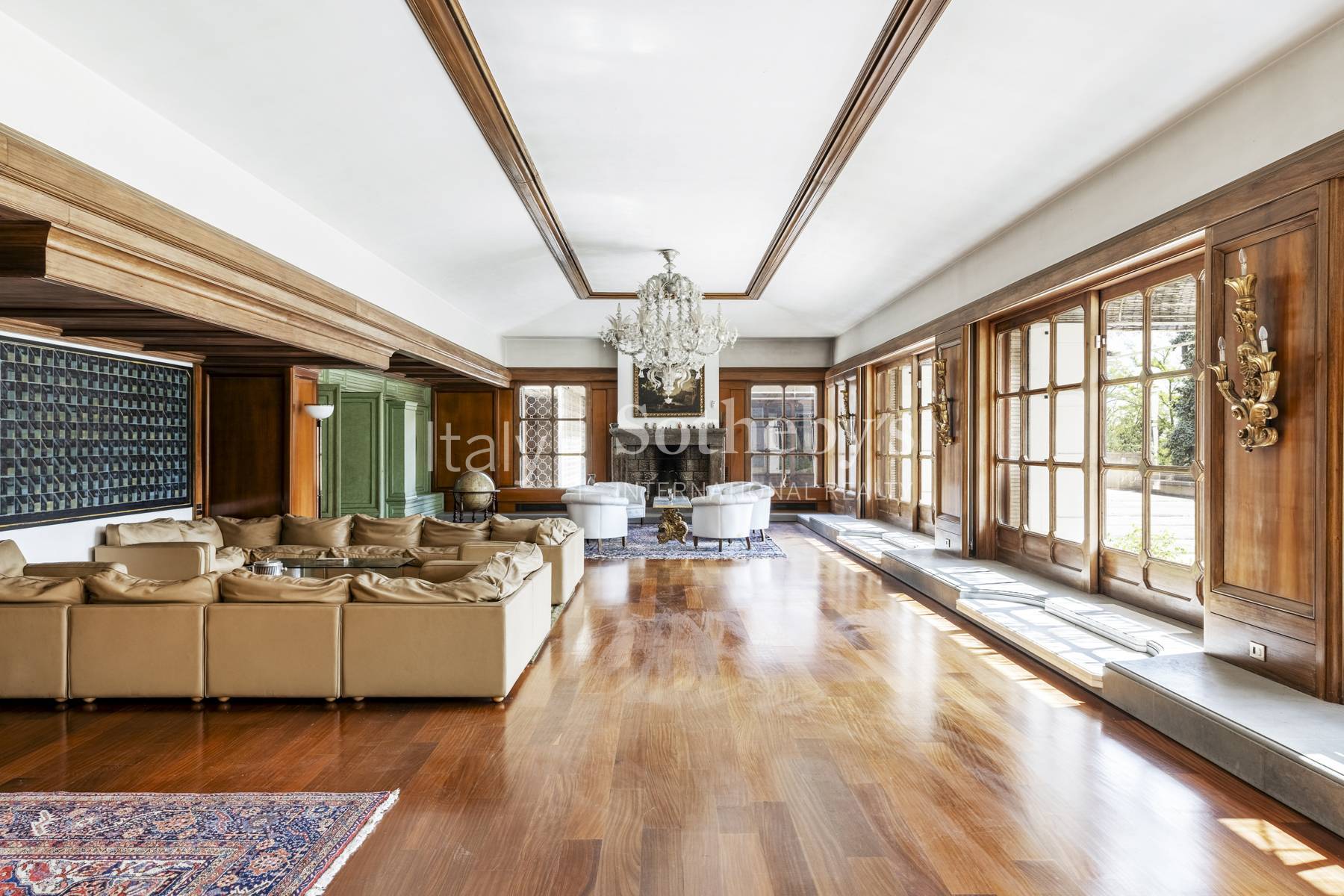  Iconic mansion immersed in a private park with pool - 物件實景