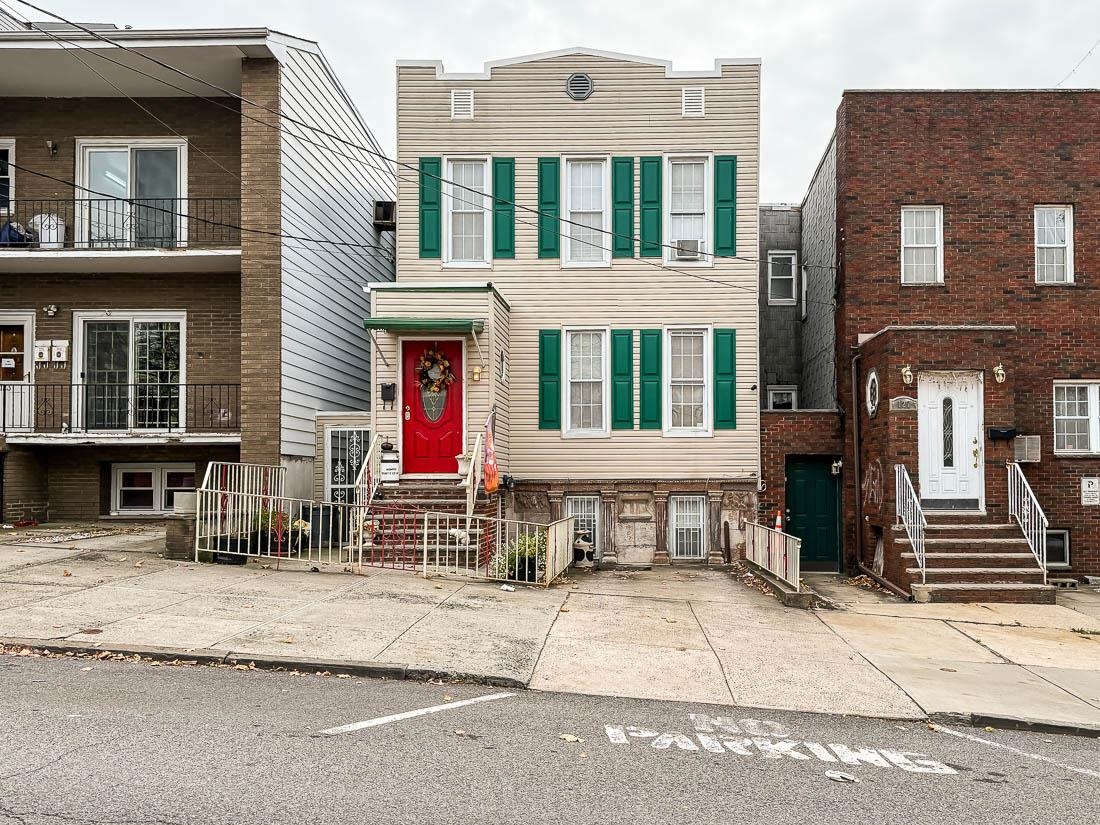 Jersey City, New Jersey, 07307, United States, 4 Bedrooms Bedrooms, ,2 BathroomsBathrooms,Residential,For Sale,1991829