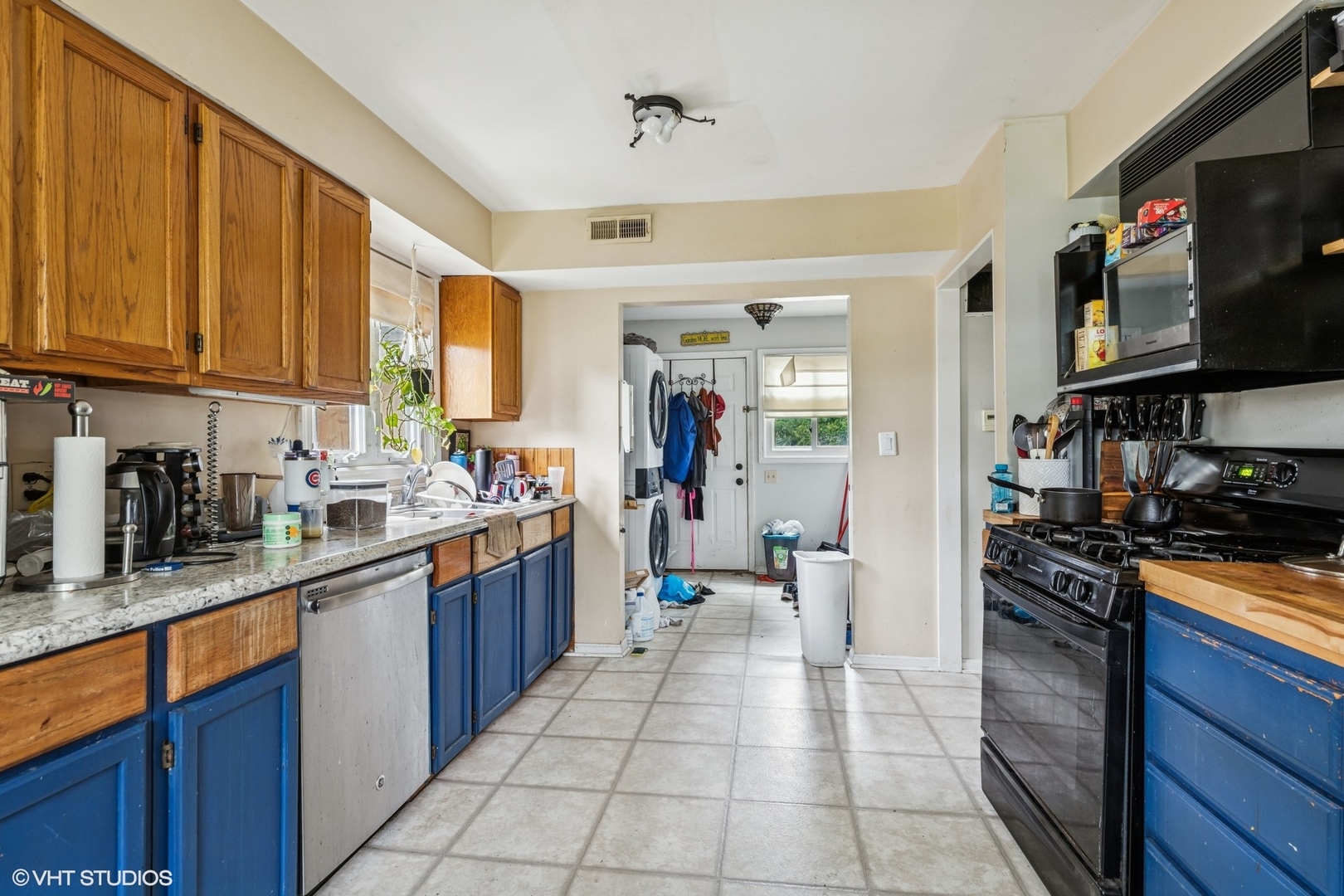 Glenview, Illinois, 60025, United States, 3 Bedrooms Bedrooms, ,2 BathroomsBathrooms,Residential,For Sale,1876560
