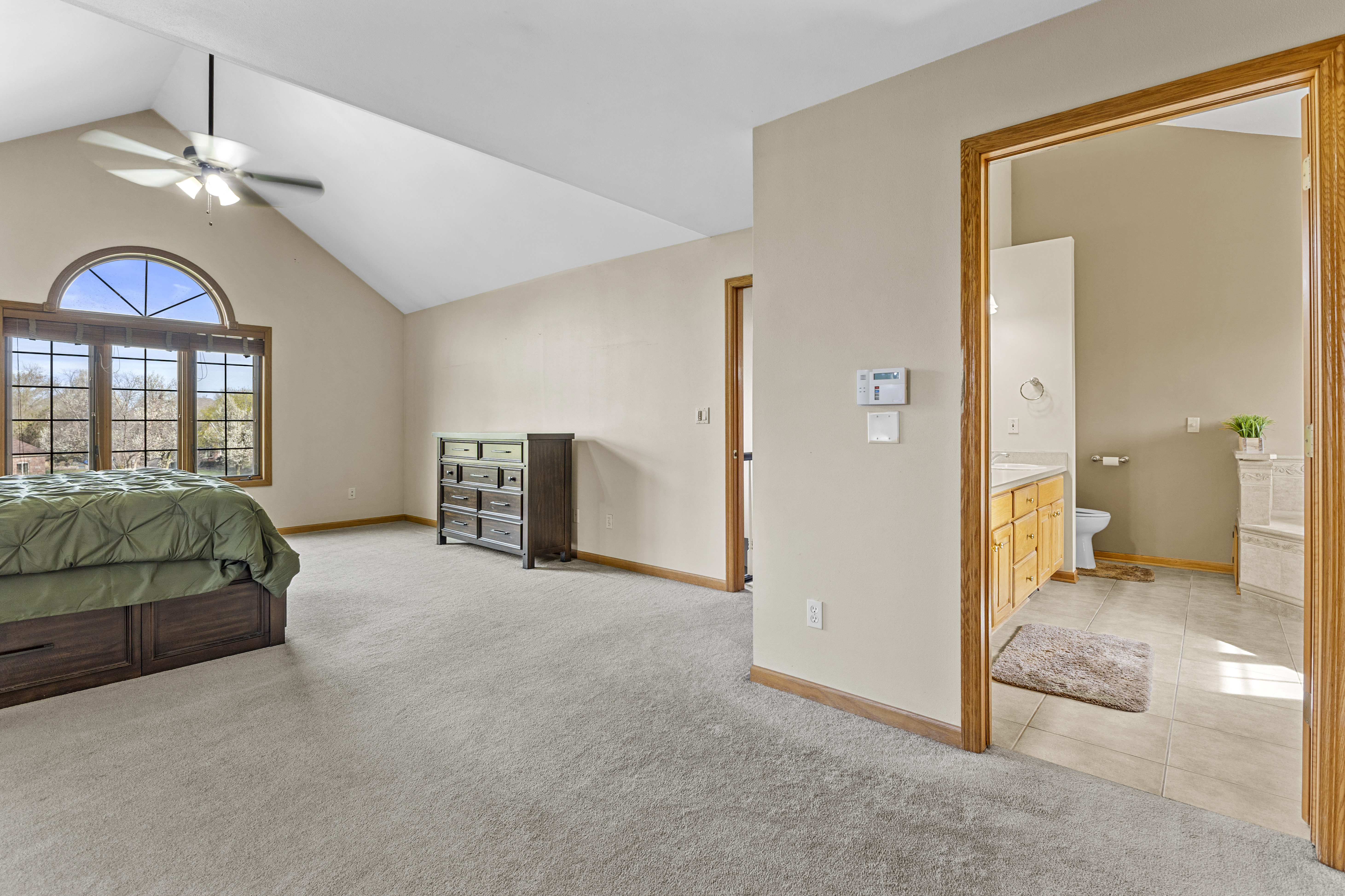  Gracious Colonial in Prime Location in Caledonia - 物件實景