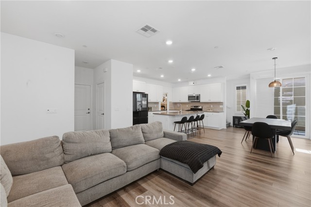 Fontana, California, 92336, United States, 4 Bedrooms Bedrooms, ,4 BathroomsBathrooms,Residential,For Sale,1981803