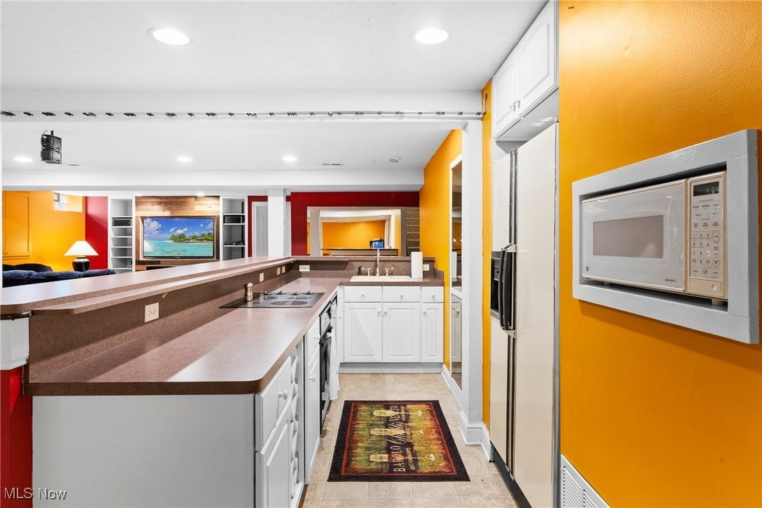 Chardon, Ohio, 44024, United States, 4 Bedrooms Bedrooms, ,5 BathroomsBathrooms,Residential,For Sale,1985731