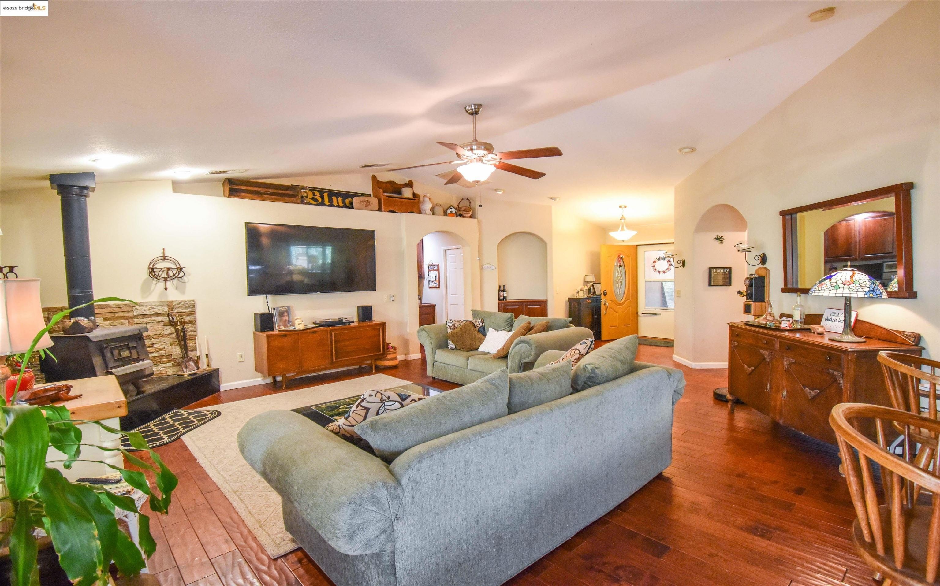 Jamestown, California, 95327, United States, 3 Bedrooms Bedrooms, ,2 BathroomsBathrooms,Residential,For Sale,1828112