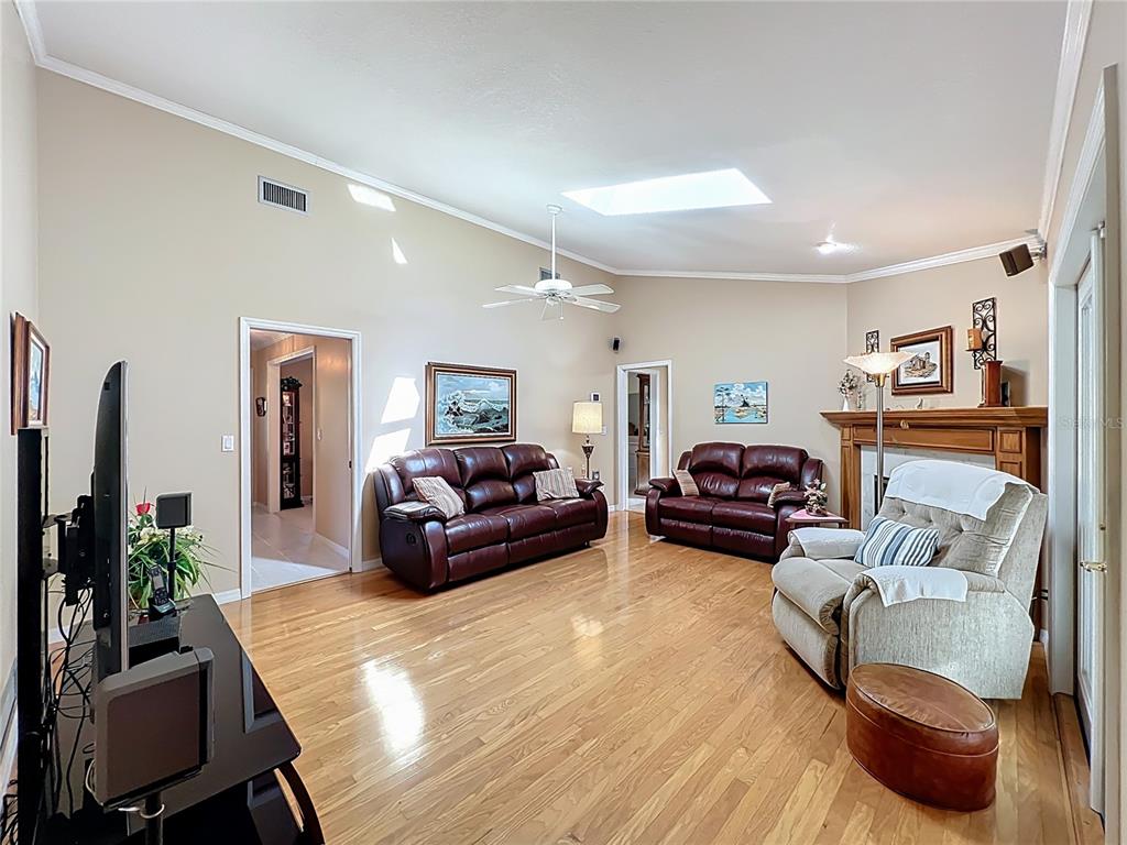 Altamonte Springs, Florida, 32701, United States, 4 Bedrooms Bedrooms, ,3 BathroomsBathrooms,Residential,For Sale,1997345