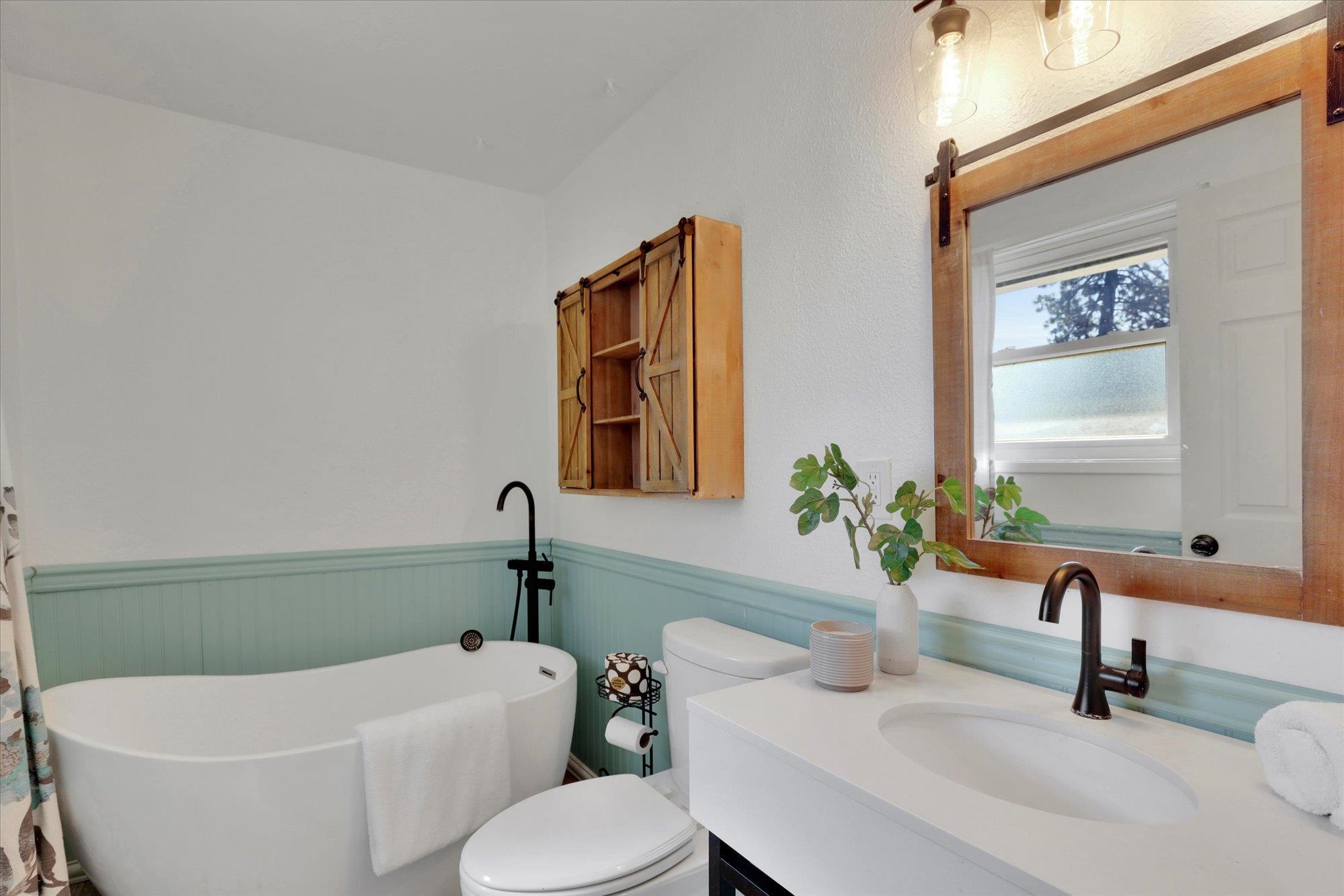 Mead, Washington, 99021, United States, 6 Bedrooms Bedrooms, ,3 BathroomsBathrooms,Residential,For Sale,1958324