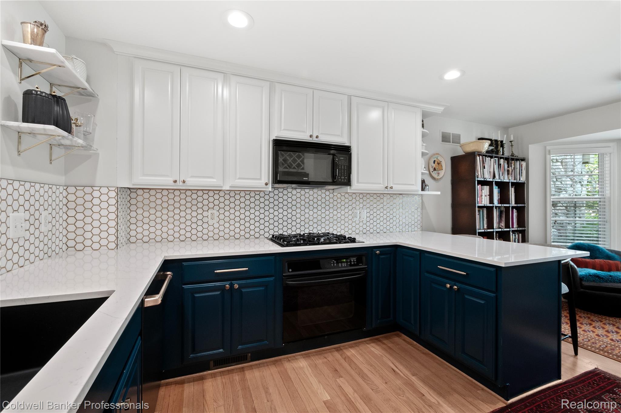 BloomfieldHills, Michigan, 48304, United States, 2 Bedrooms Bedrooms, ,4 BathroomsBathrooms,Residential,For Sale,1896256