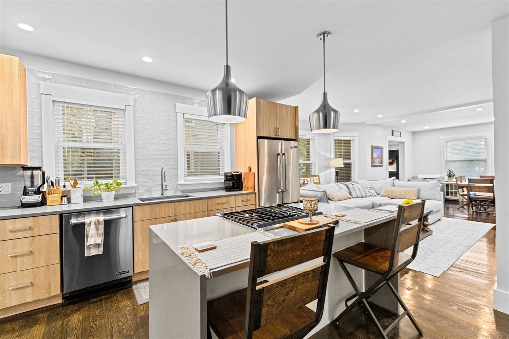 Boston, Massachusetts, 02124, United States, 3 Bedrooms Bedrooms, ,3 BathroomsBathrooms,Residential,For Sale,1990964