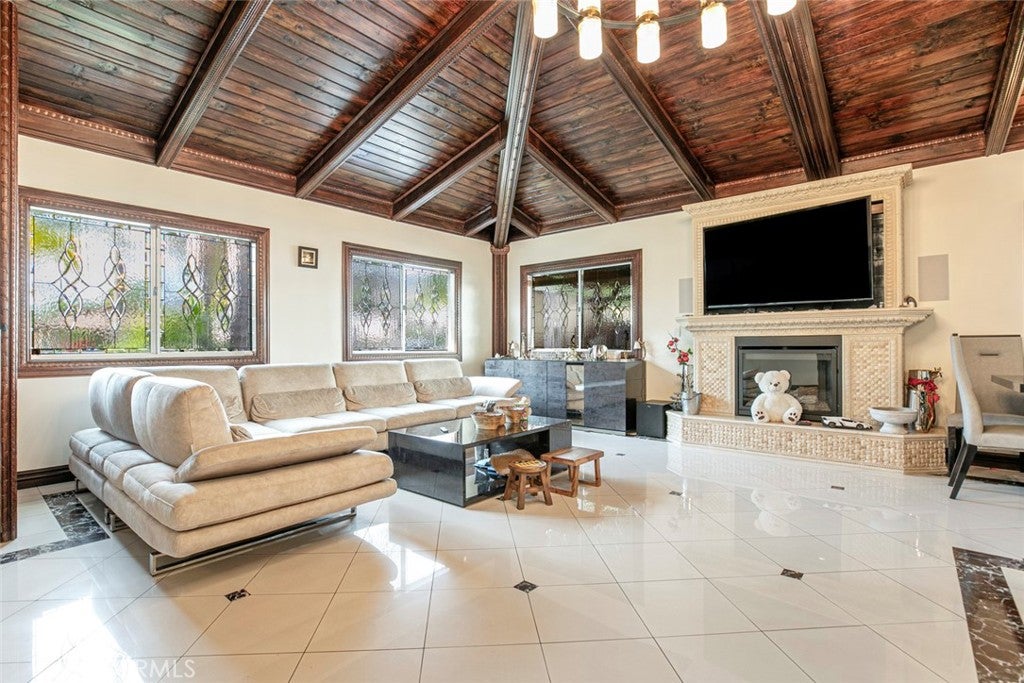 Glendale, California, 91201, United States, 4 Bedrooms Bedrooms, ,5 BathroomsBathrooms,Residential,For Sale,1969452