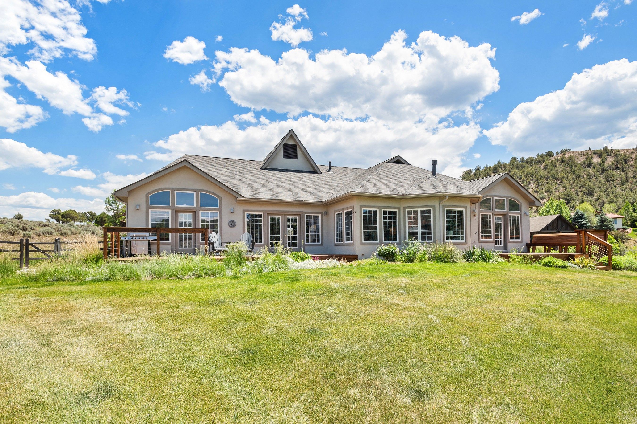  Move-In Ready Mountain Living - 物件實景