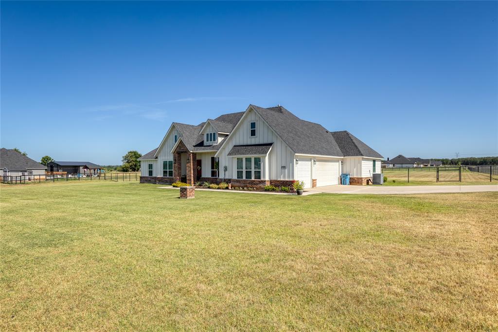 Weatherford, Texas, 76085, United States, 4 Bedrooms Bedrooms, ,2 BathroomsBathrooms,Residential,For Sale,1904359