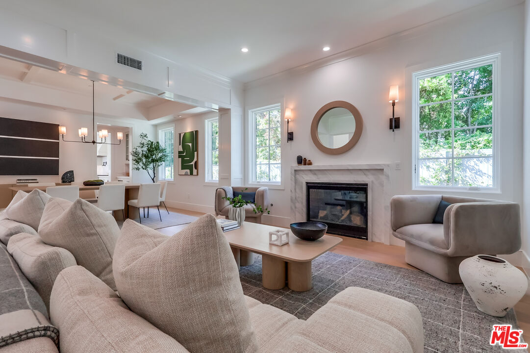 Los Angeles, California, 90049, United States, 7 Bedrooms Bedrooms, ,4 BathroomsBathrooms,Residential,For Sale,1912461