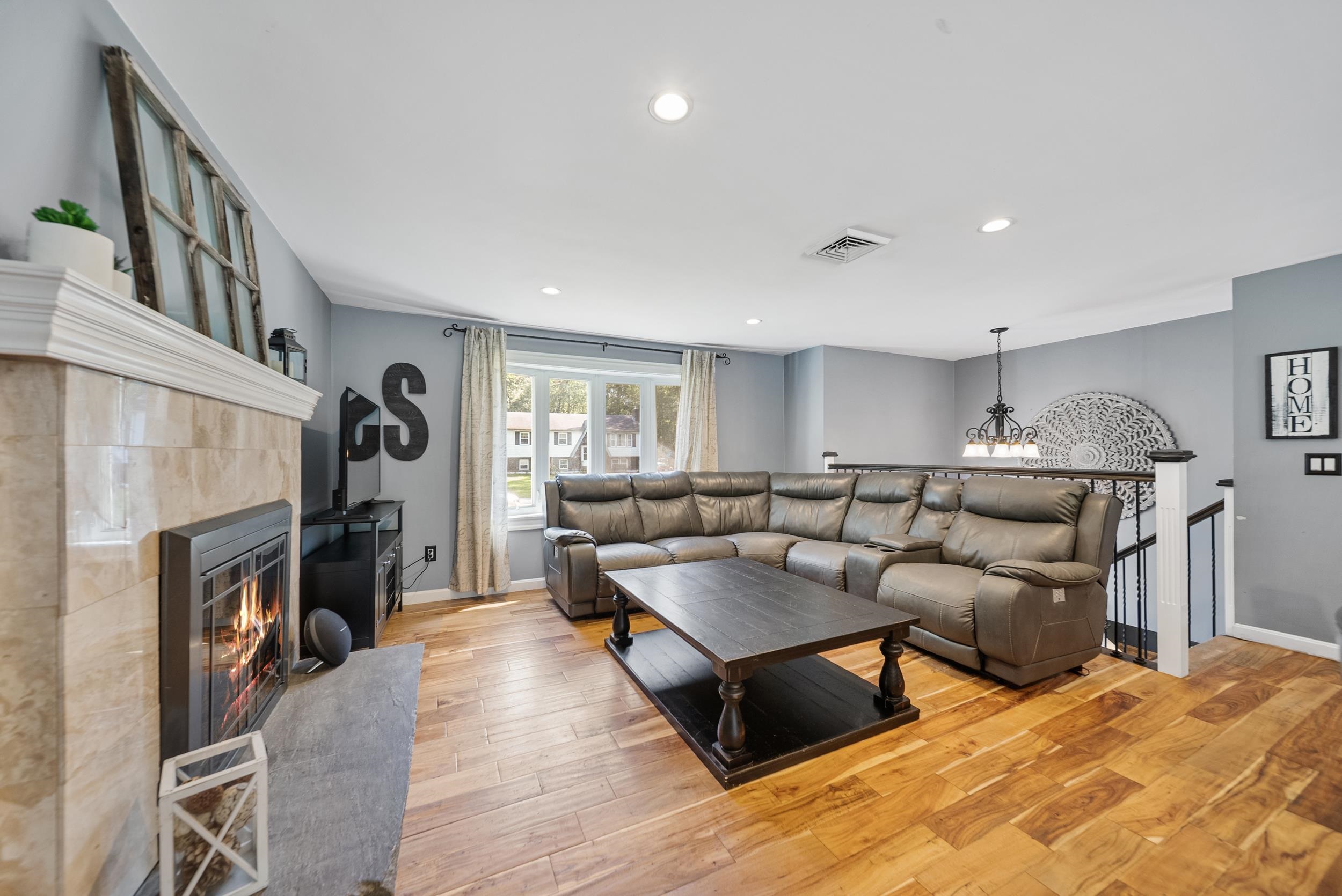 Derry, New Hampshire, 03038, United States, 3 Bedrooms Bedrooms, ,1 BathroomBathrooms,Residential,For Sale,1938906