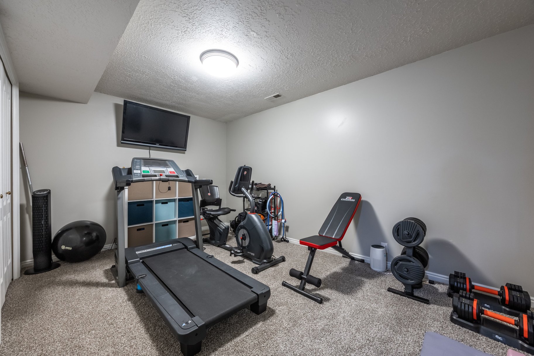  Multigenerational Living in South Jordan: 5 Beds, 2 Kitchens, 0.33-Acre Lot - 物件實景