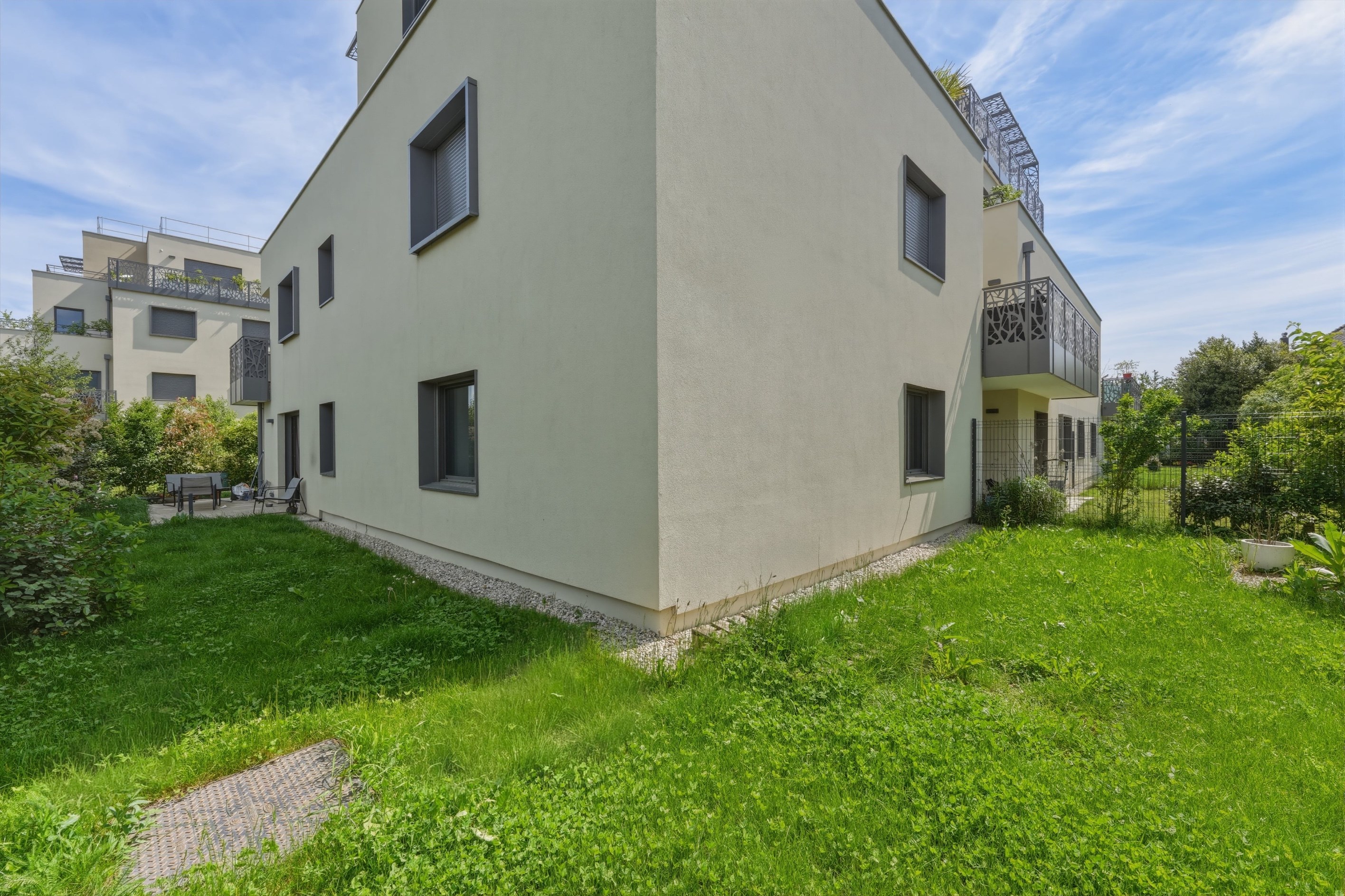  Exceptional 3-Bedroom Garden Apartment Just Steps from Lake Divonne - 物件實景