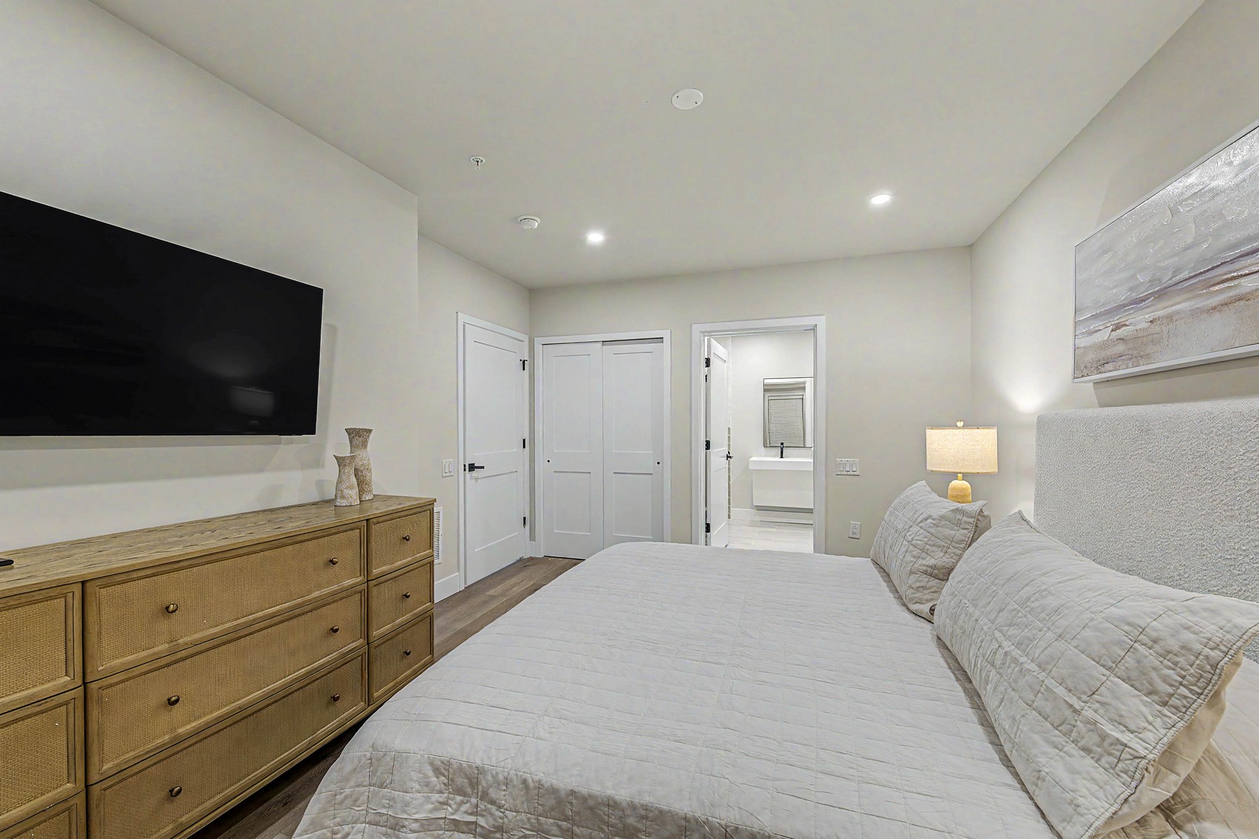  323 E Oak Avenue #101 - 物件實景