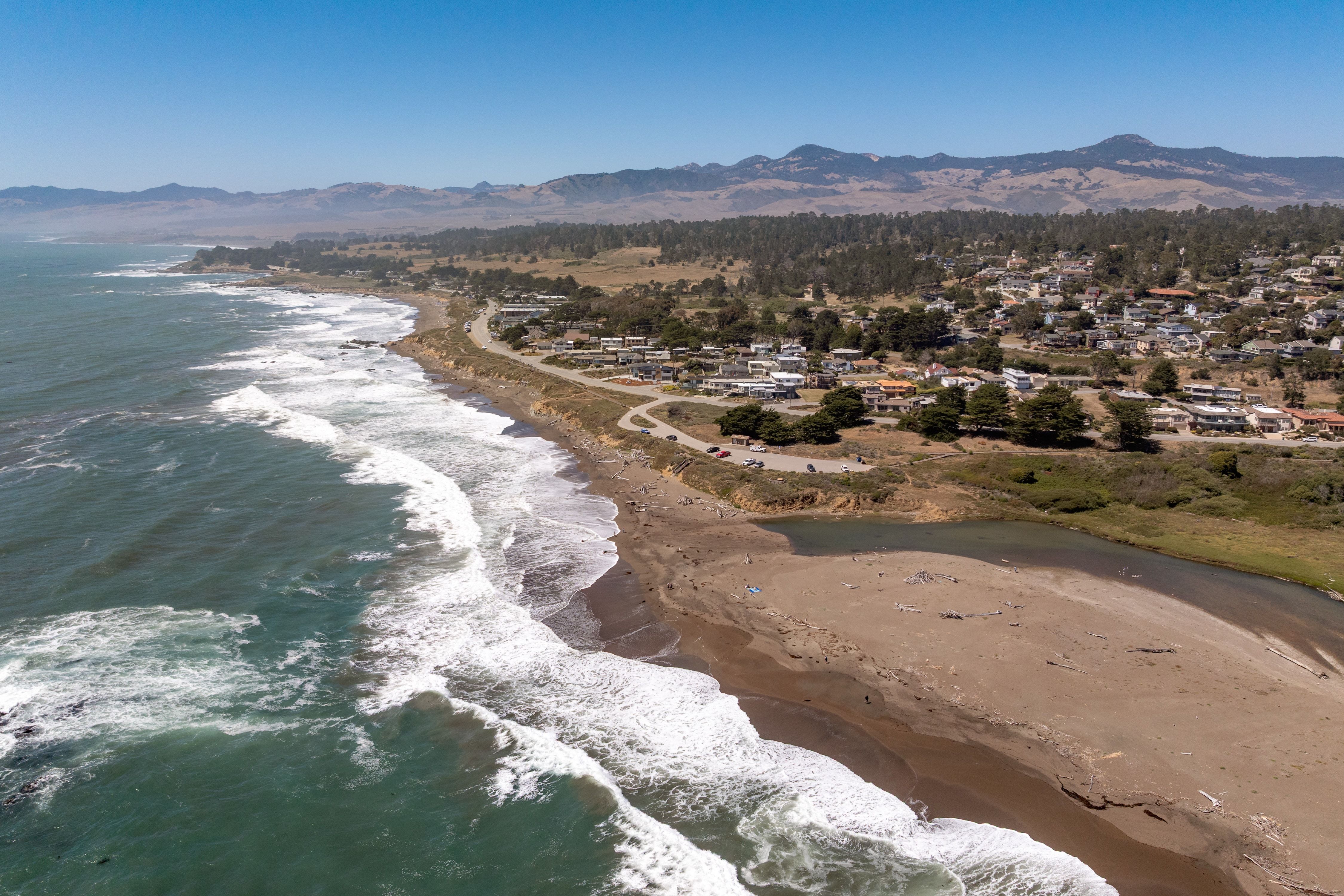  Rare Single-Level Oceanfront Retreat on World-Famous Moonstone Beach - 物件實景