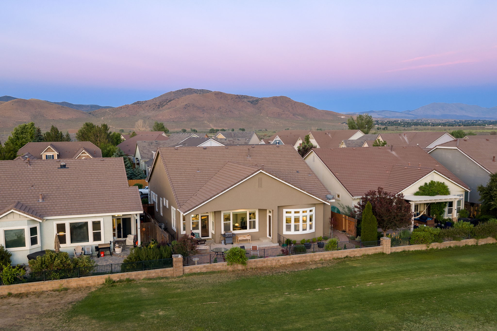  Refined Minden Living with Designer Touches and Captivating Mountain Views - 物件實景