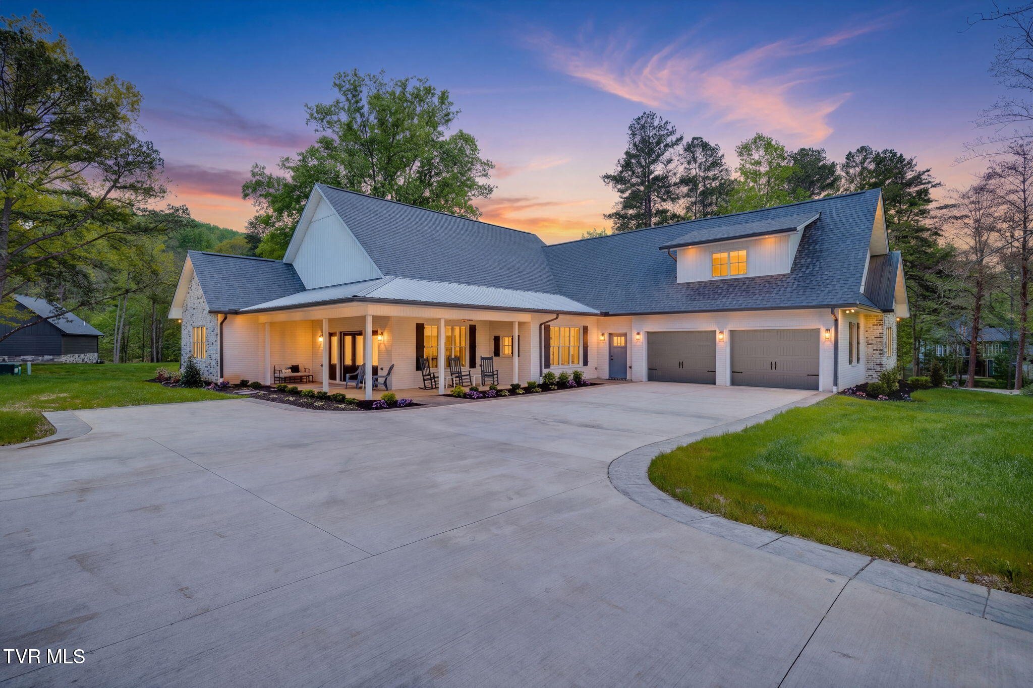 Dandridge, Tennessee, 37725, United States, 3 Bedrooms Bedrooms, ,4 BathroomsBathrooms,Residential,For Sale,2040308
