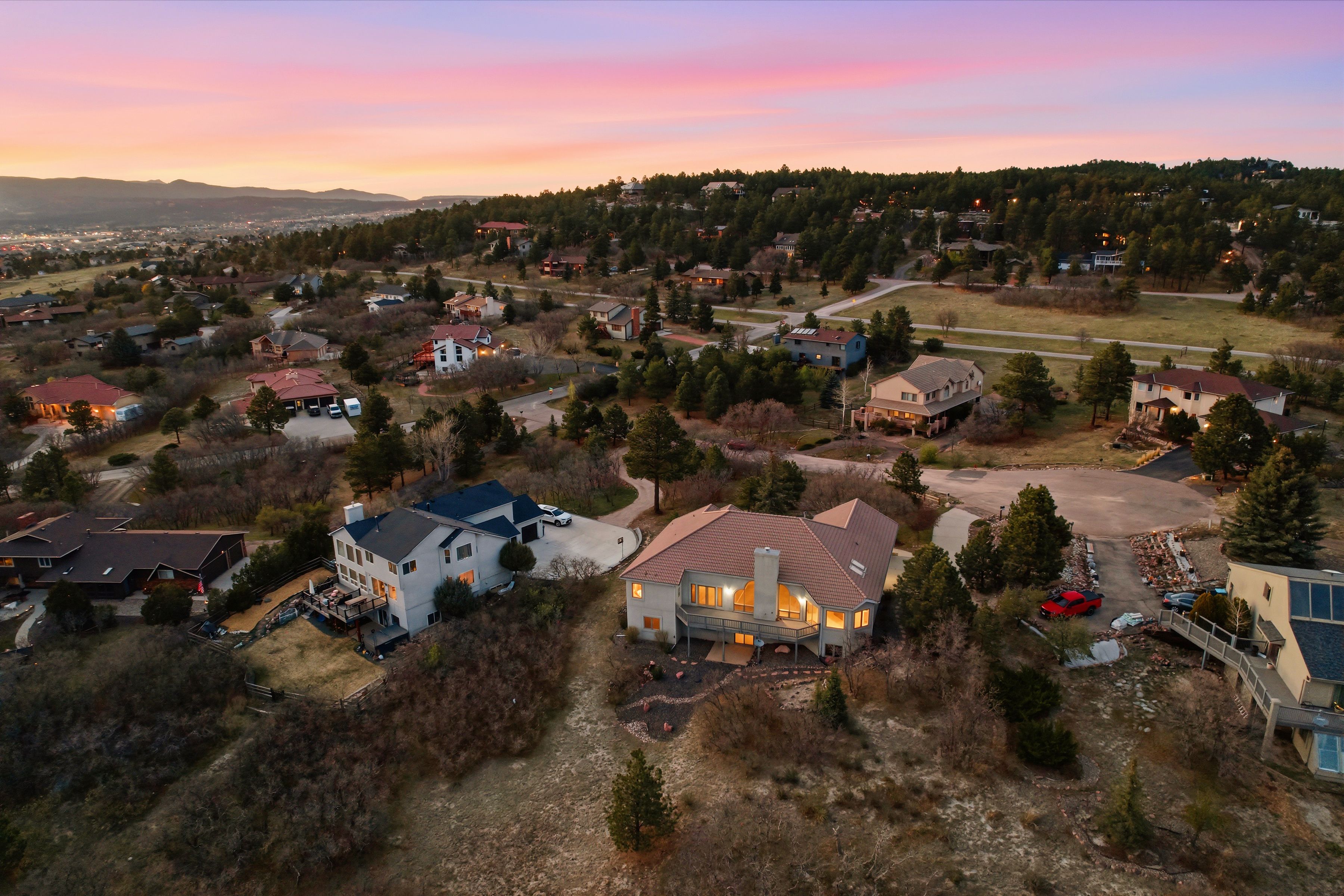  Bright & Spacious Ranch Home with Scenic Views - 物件實景
