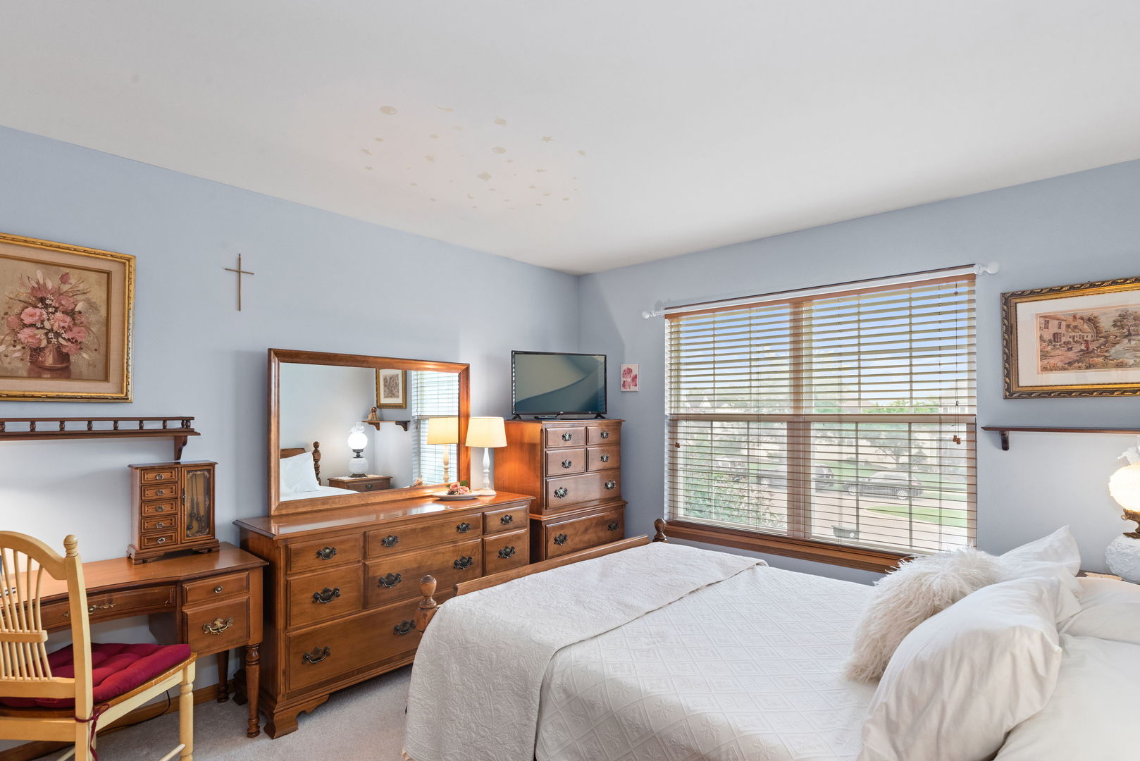 Round Lake, Illinois, 60073, United States, 4 Bedrooms Bedrooms, ,3 BathroomsBathrooms,Residential,For Sale,1938546