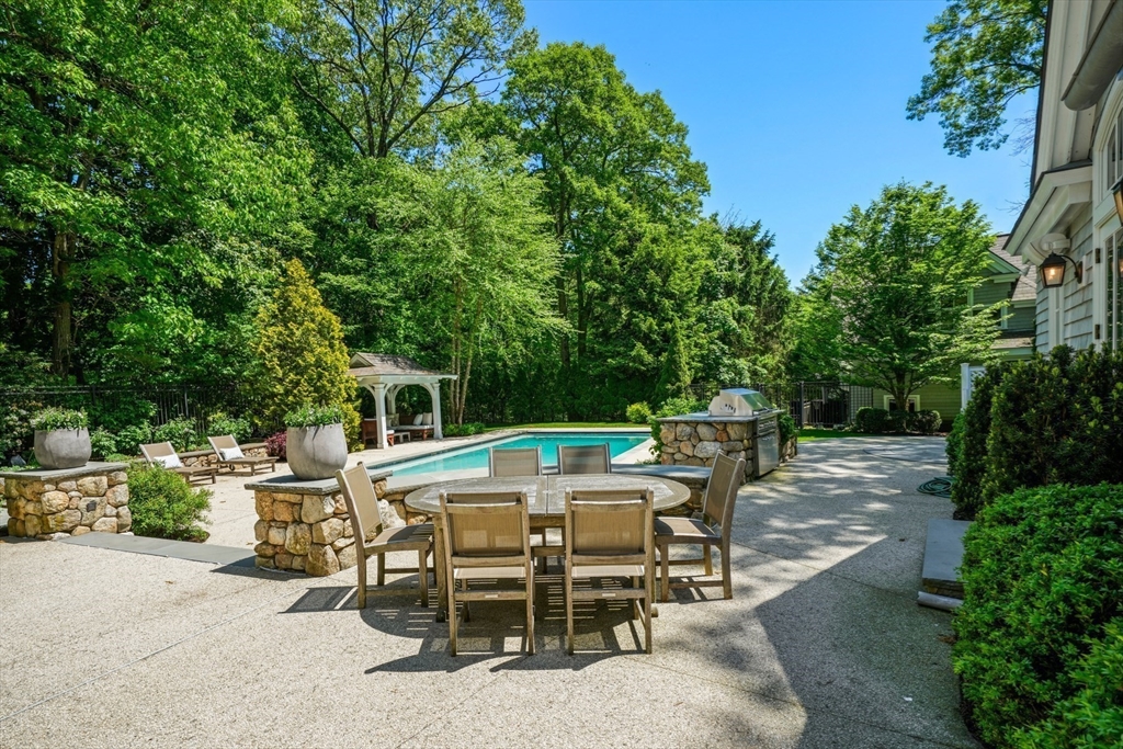 Wellesley, Massachusetts, 02481, United States, 2 Bedrooms Bedrooms, ,3 BathroomsBathrooms,Residential,For Sale,1941651